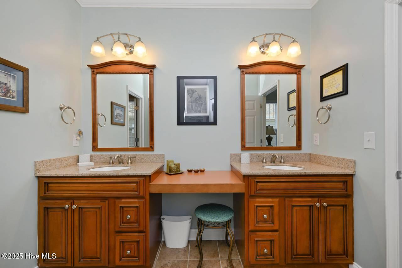 100541389 | Photo 23