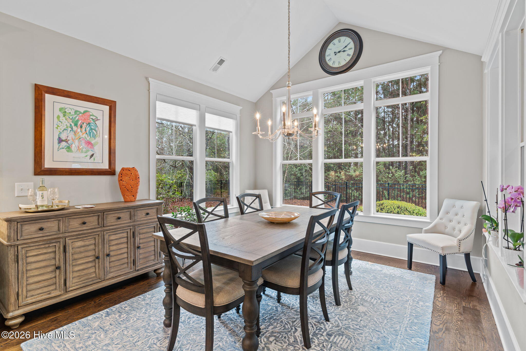 100557705 | Photo 18