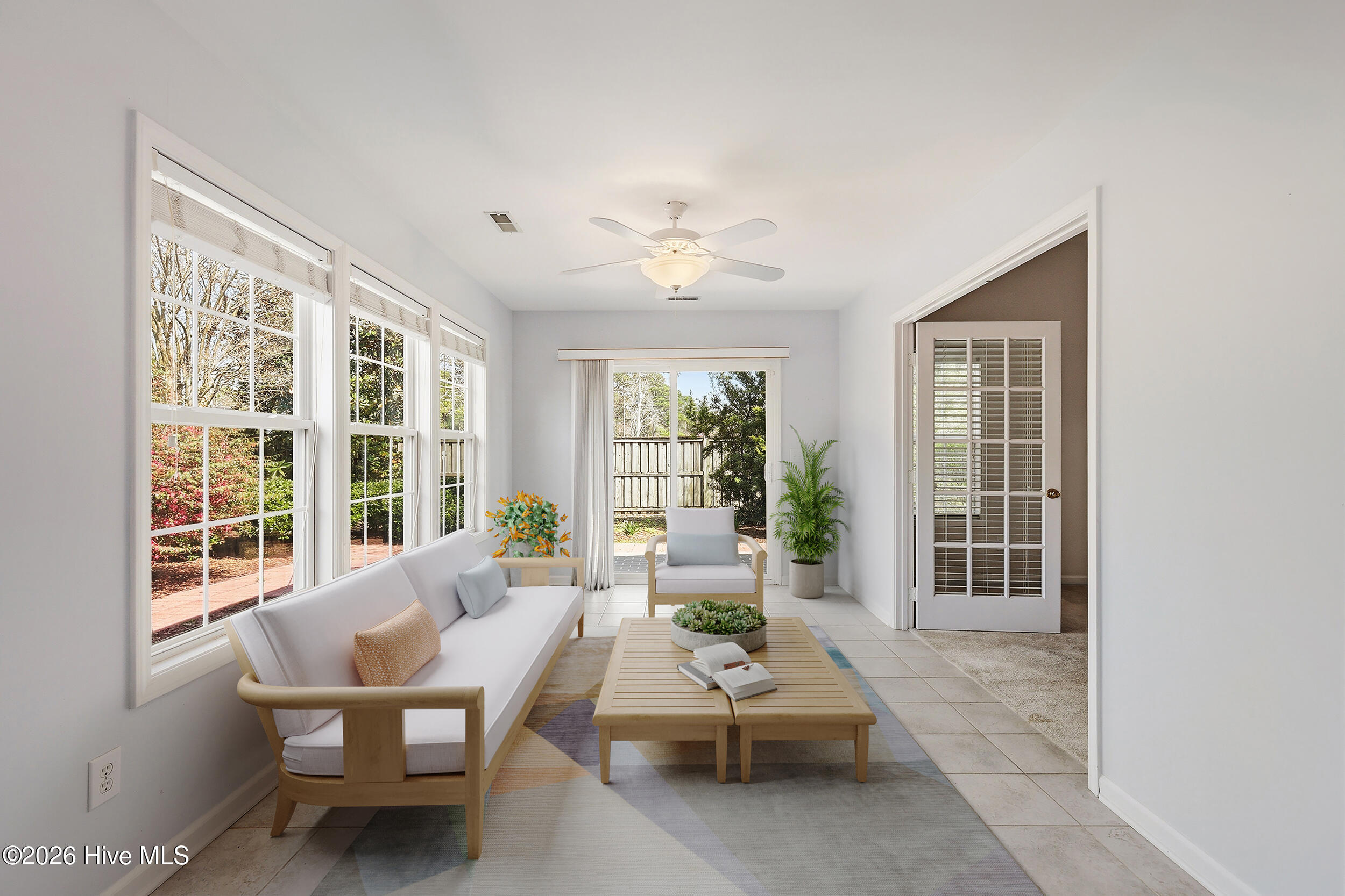 100511628 | Photo 25