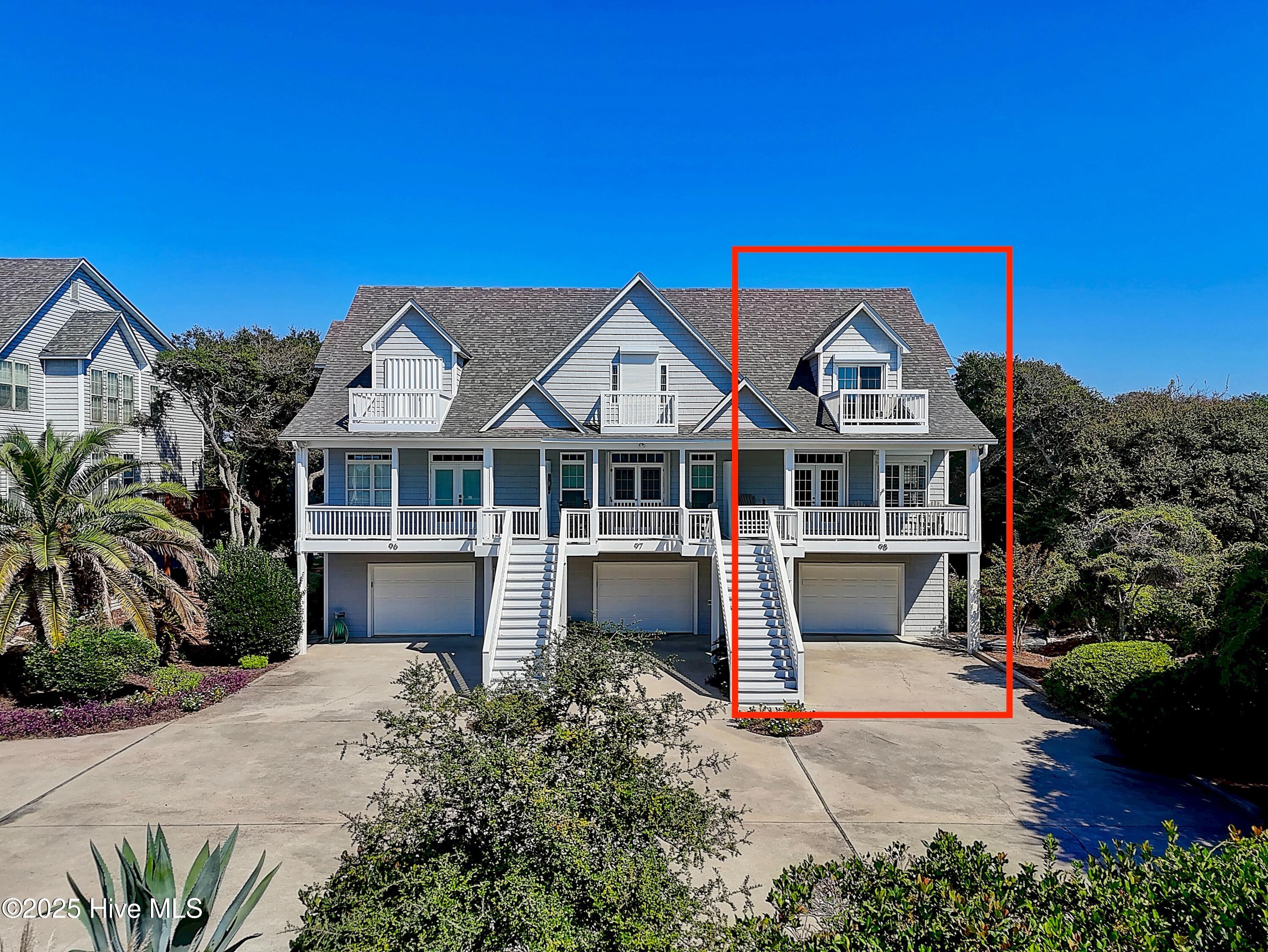 100533940 | Photo 72