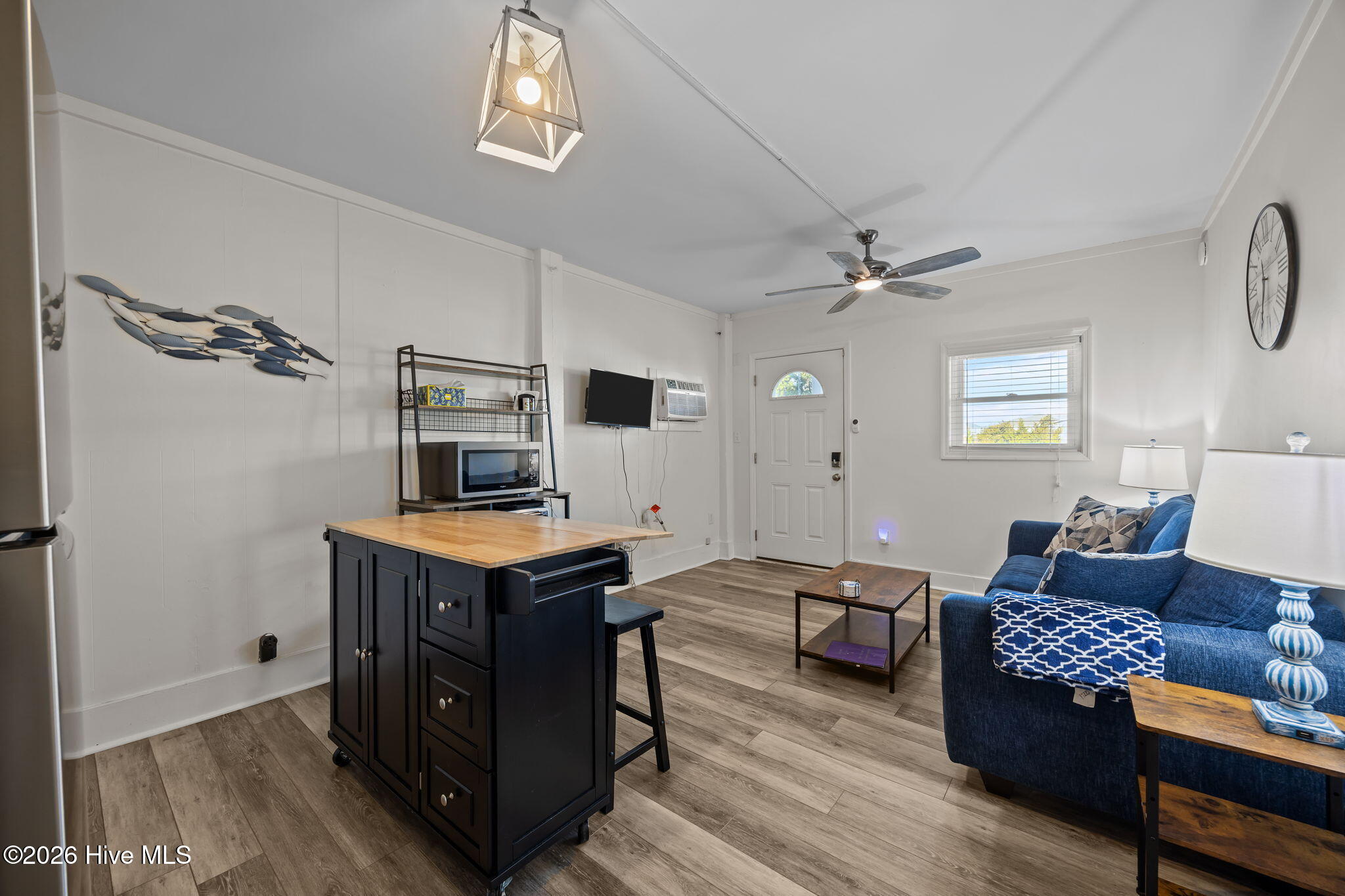 100552001 | Photo 11