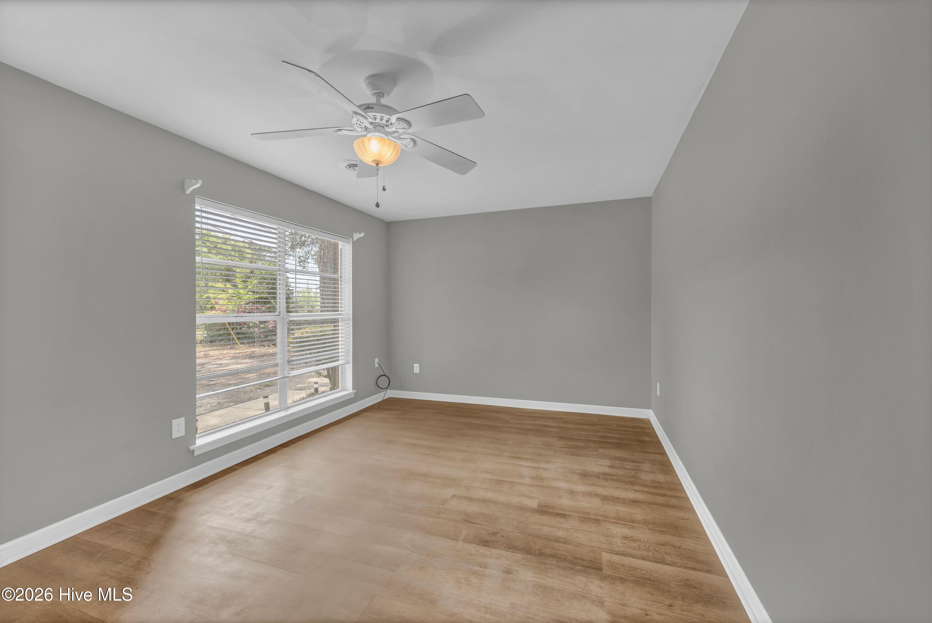 100566931 | Photo 14