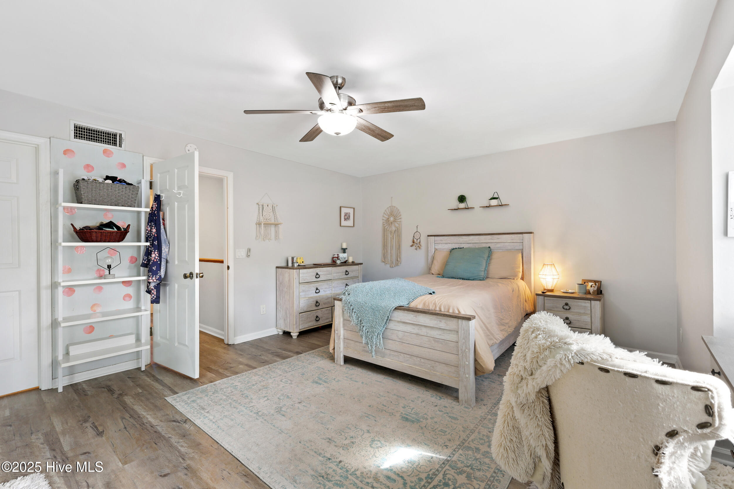 100534967 | Photo 16