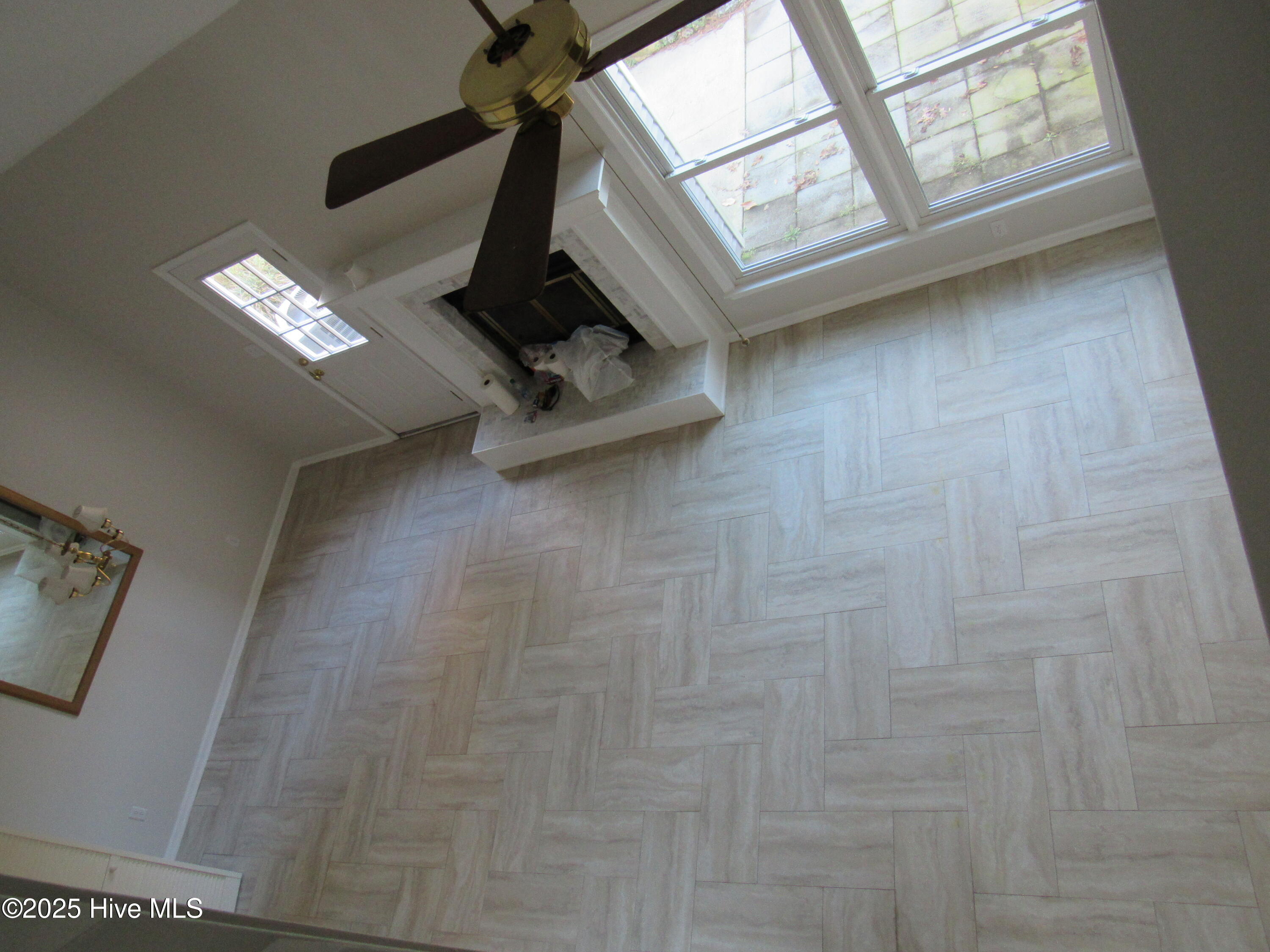 100547003 | Photo 19