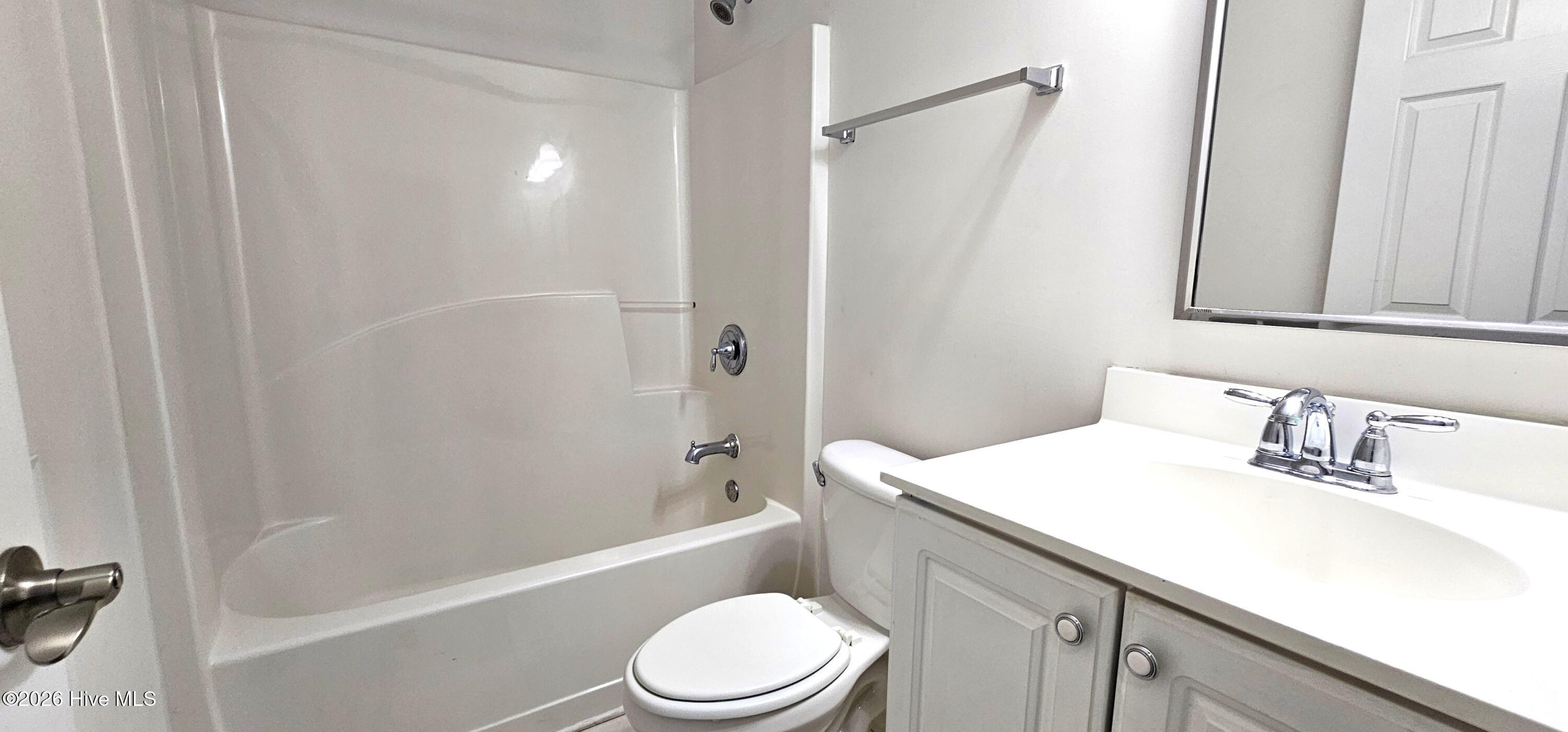 100548448 | Photo 34