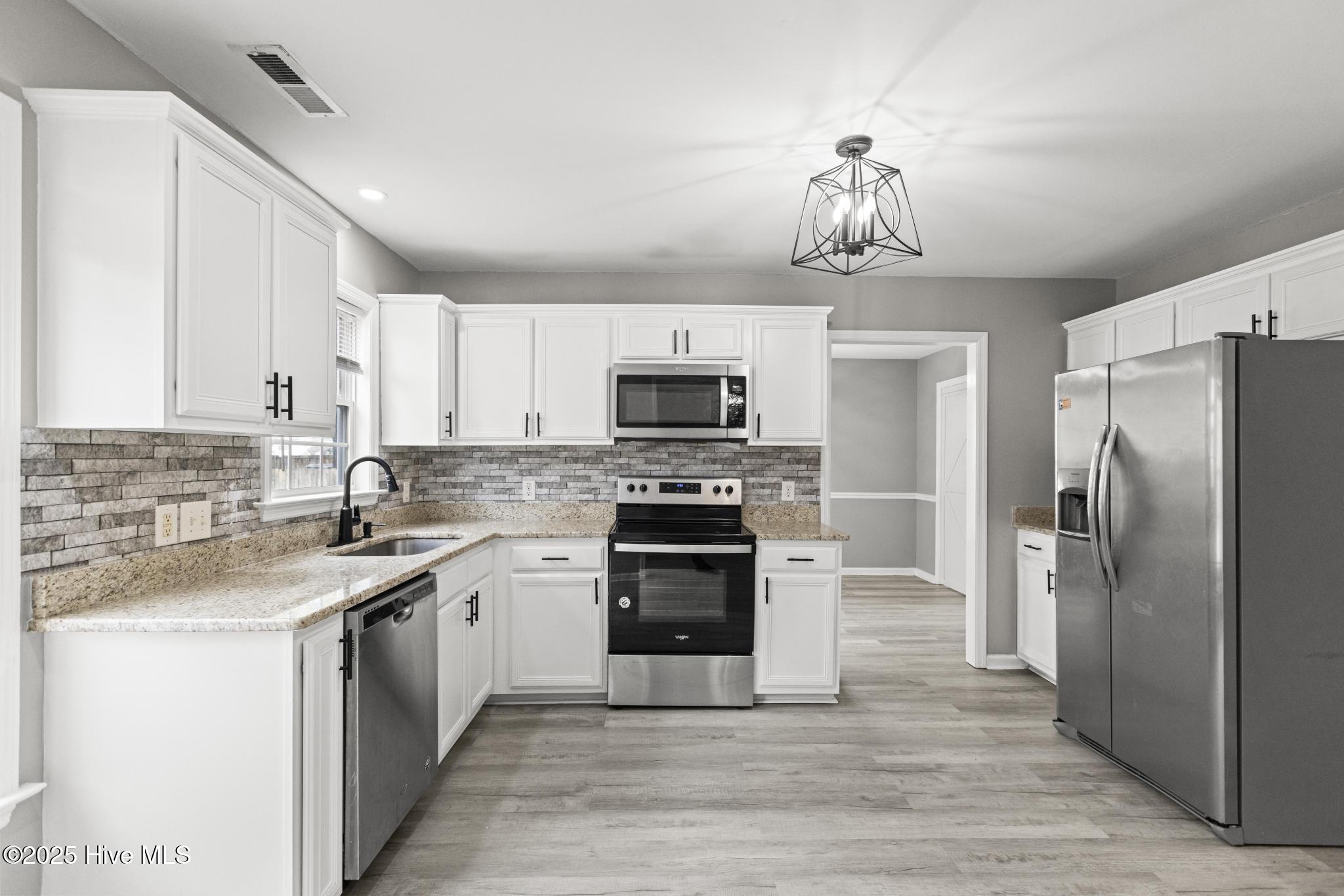 100545087 | Photo 11