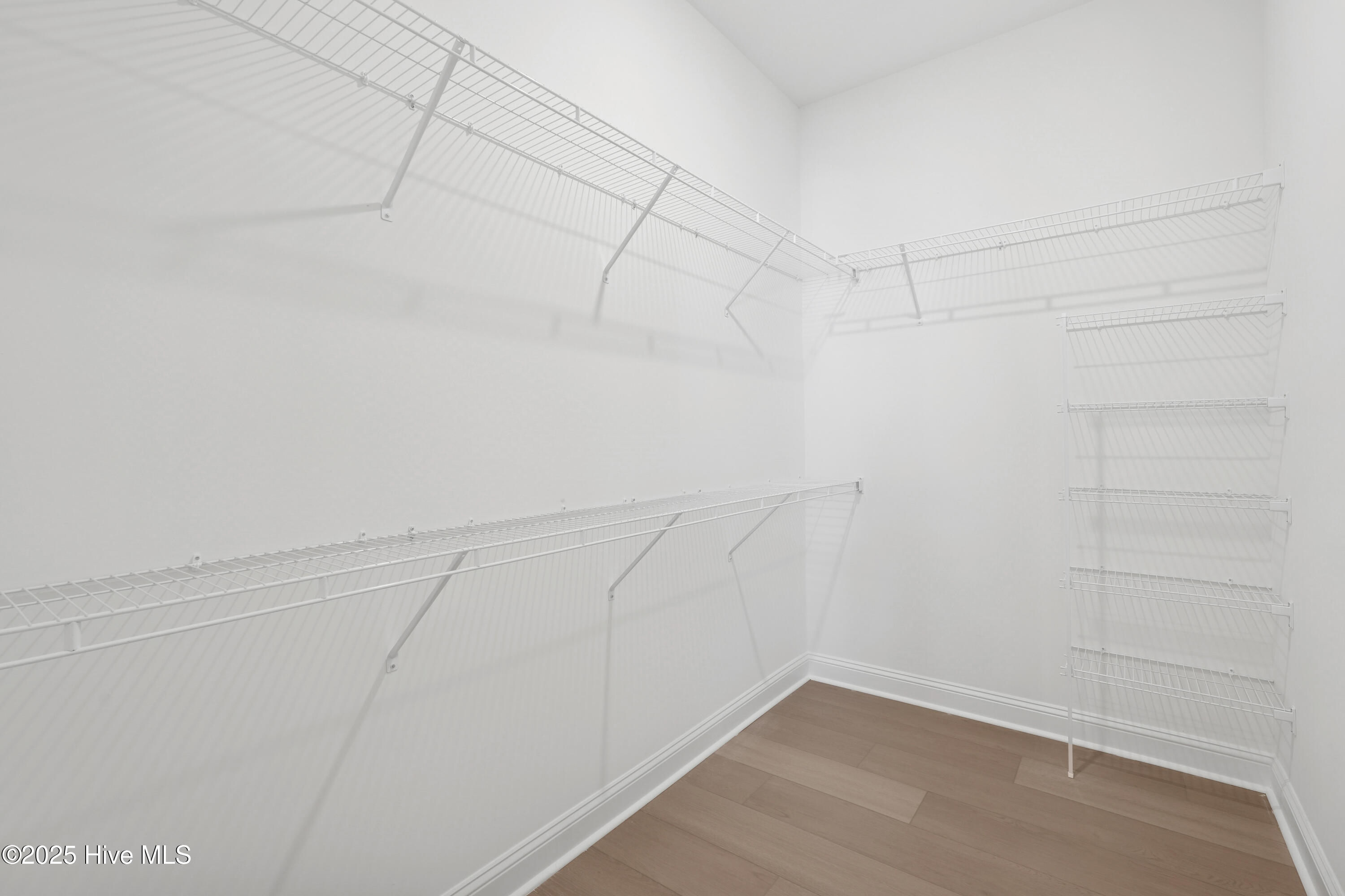 100508380 | Photo 11