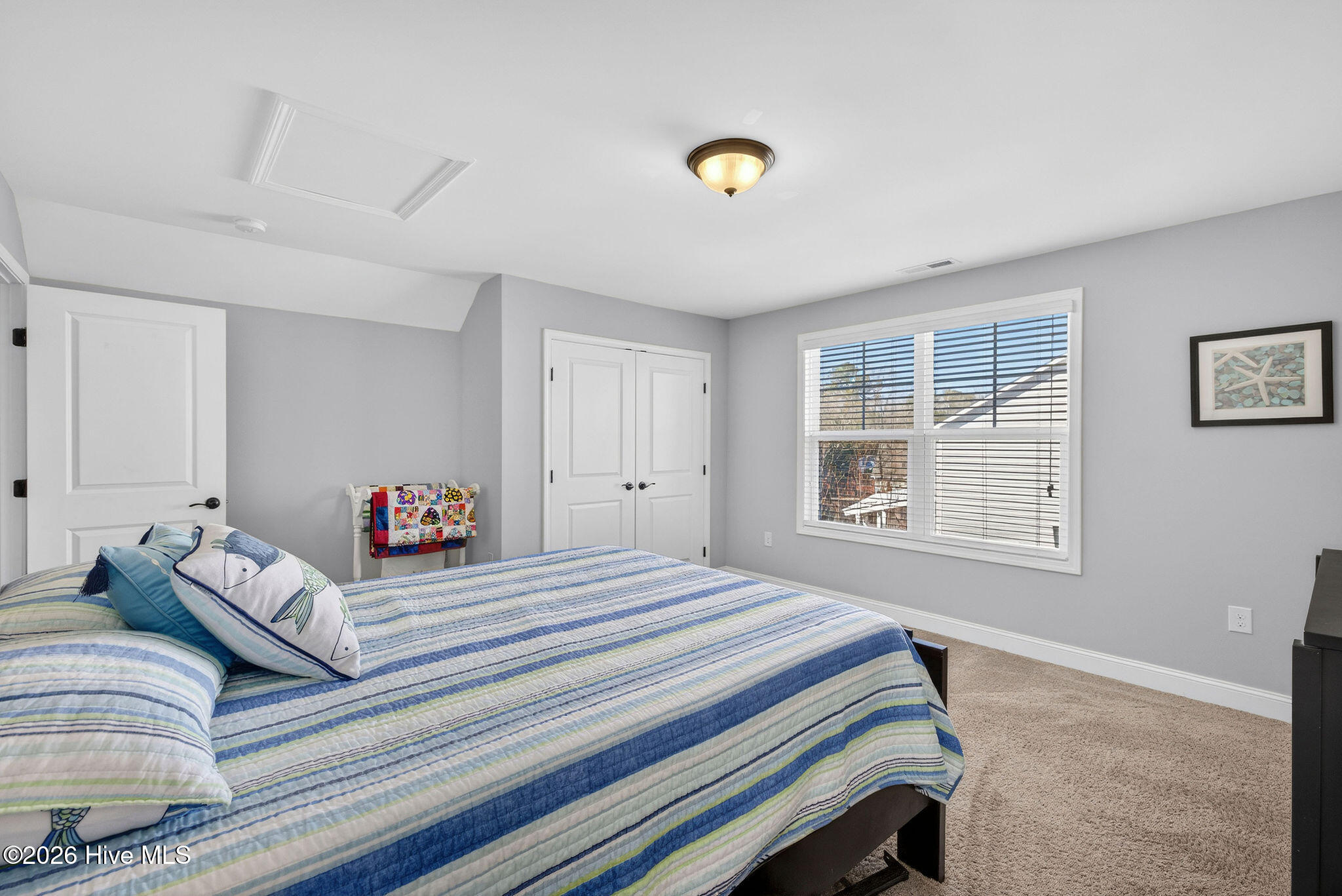 100547189 | Photo 33