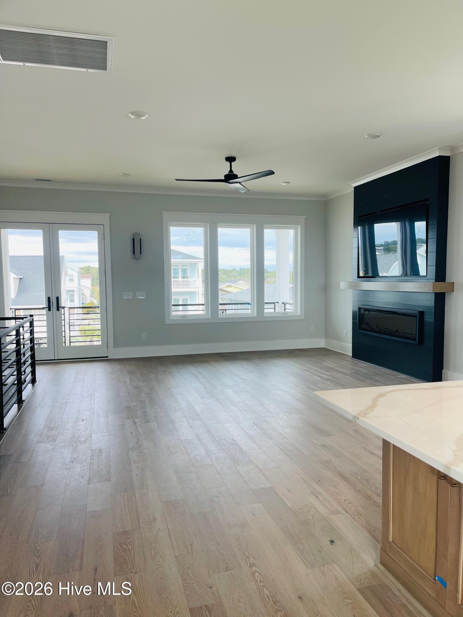 100560037 | Photo 14