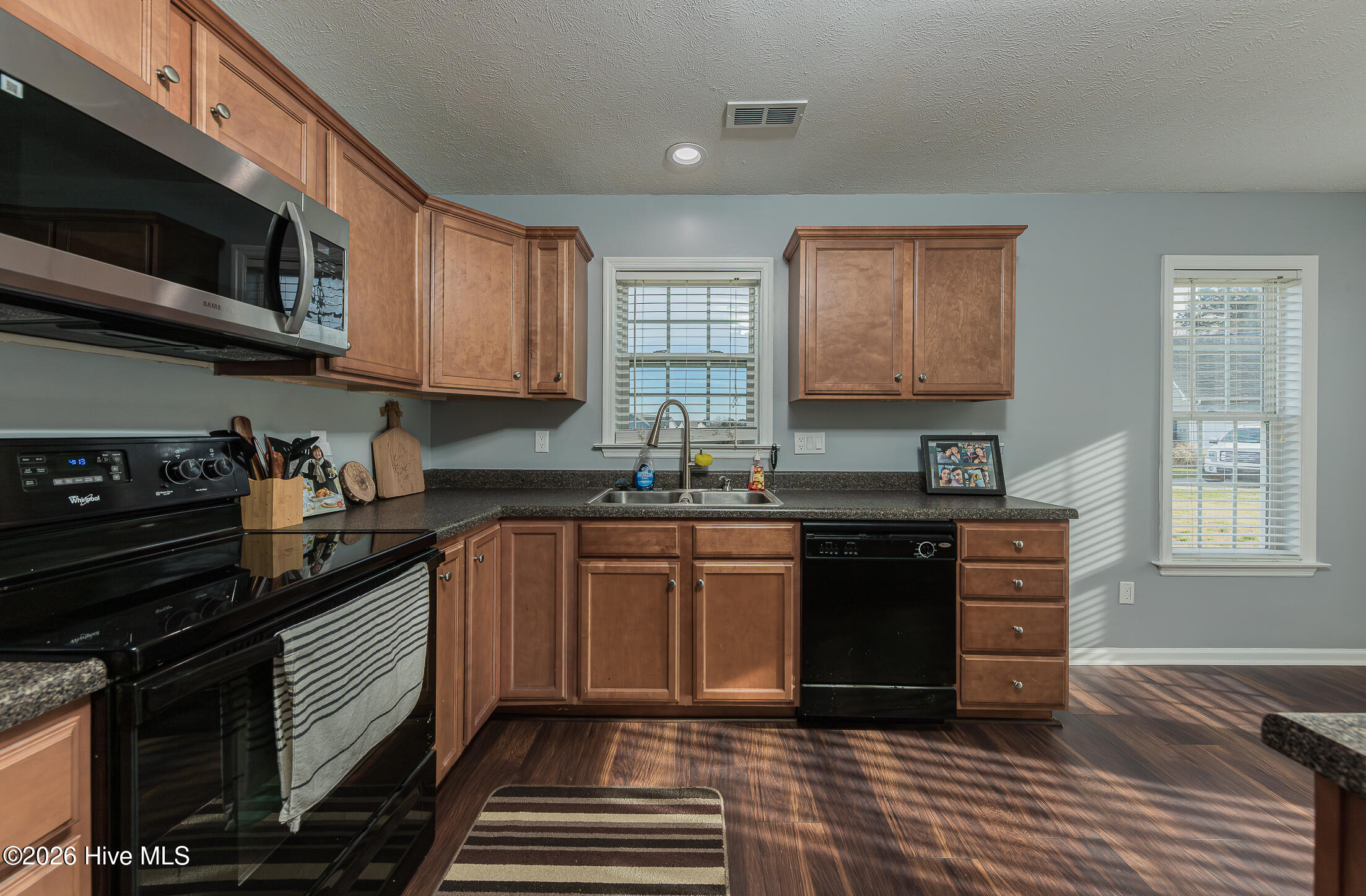 100561877 | Photo 12