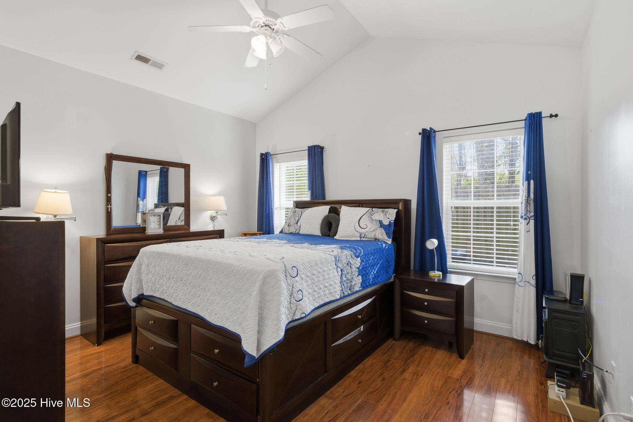 100546979 | Photo 15