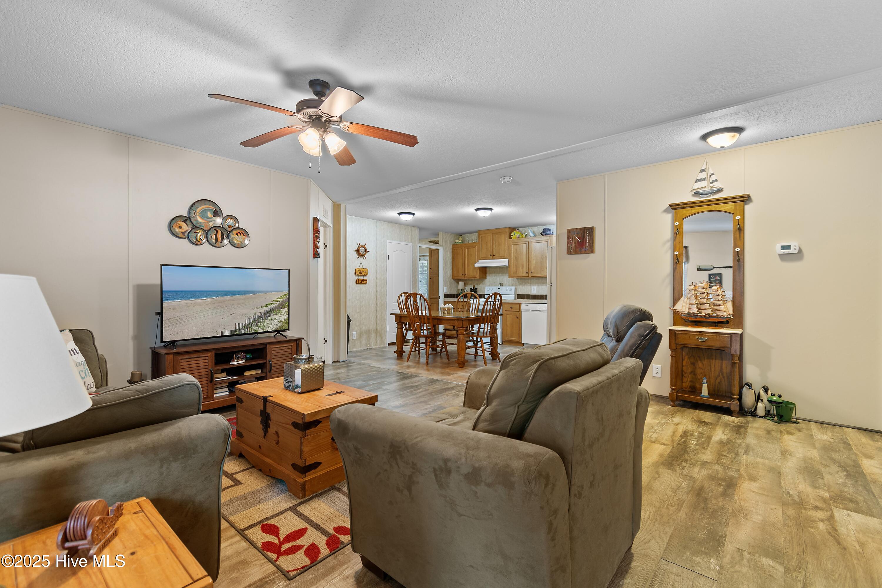 100570016 | Photo 16