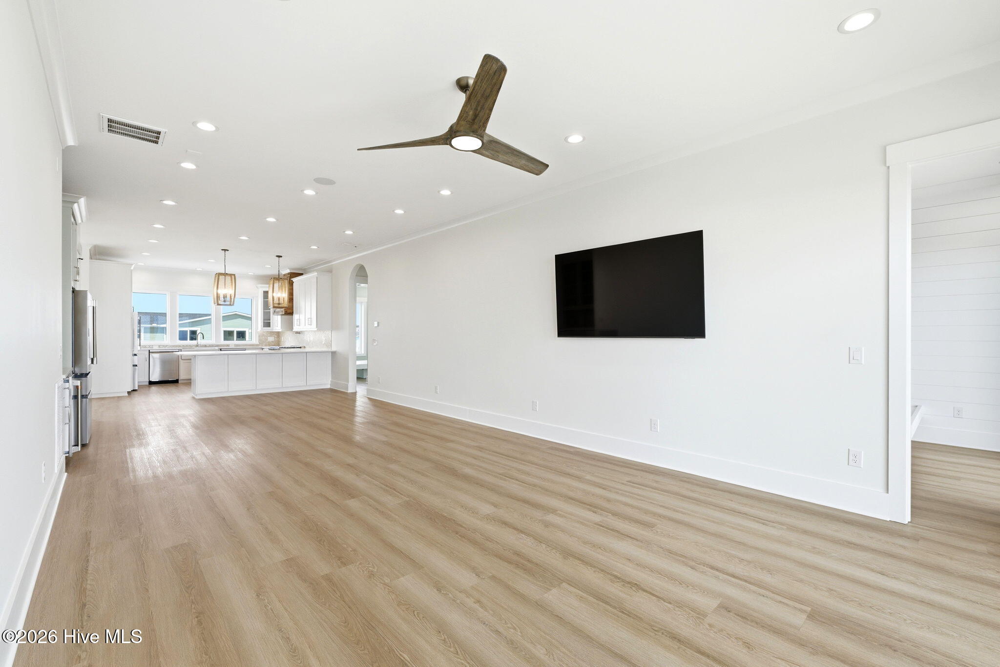 100564673 | Photo 18