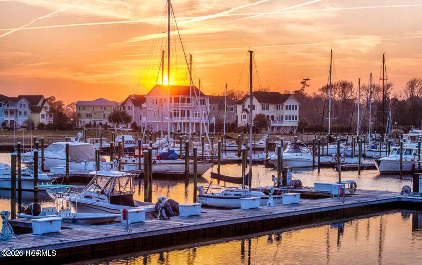 Undisclosed Address, Southport, NC, 28461