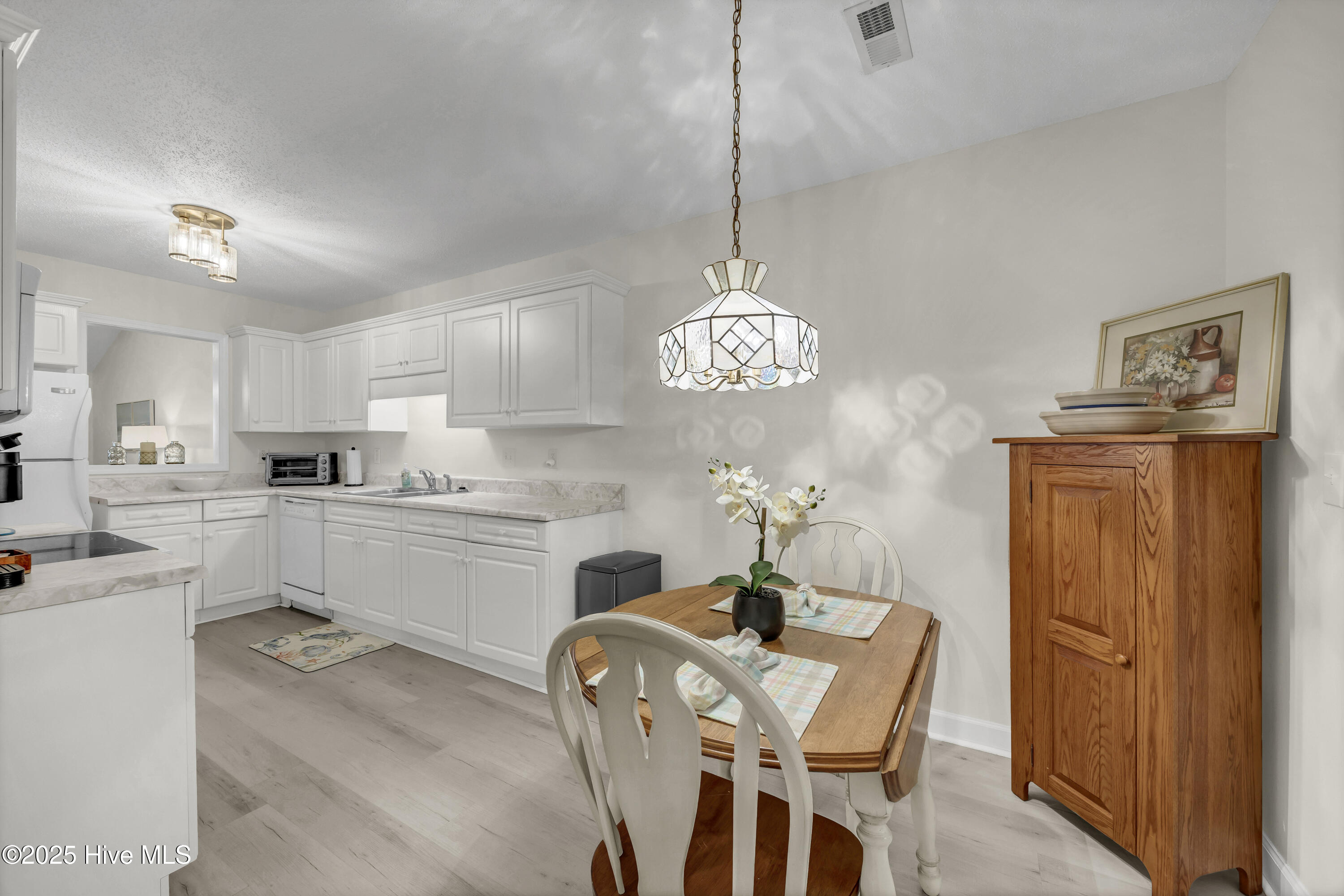 100545901 | Photo 23