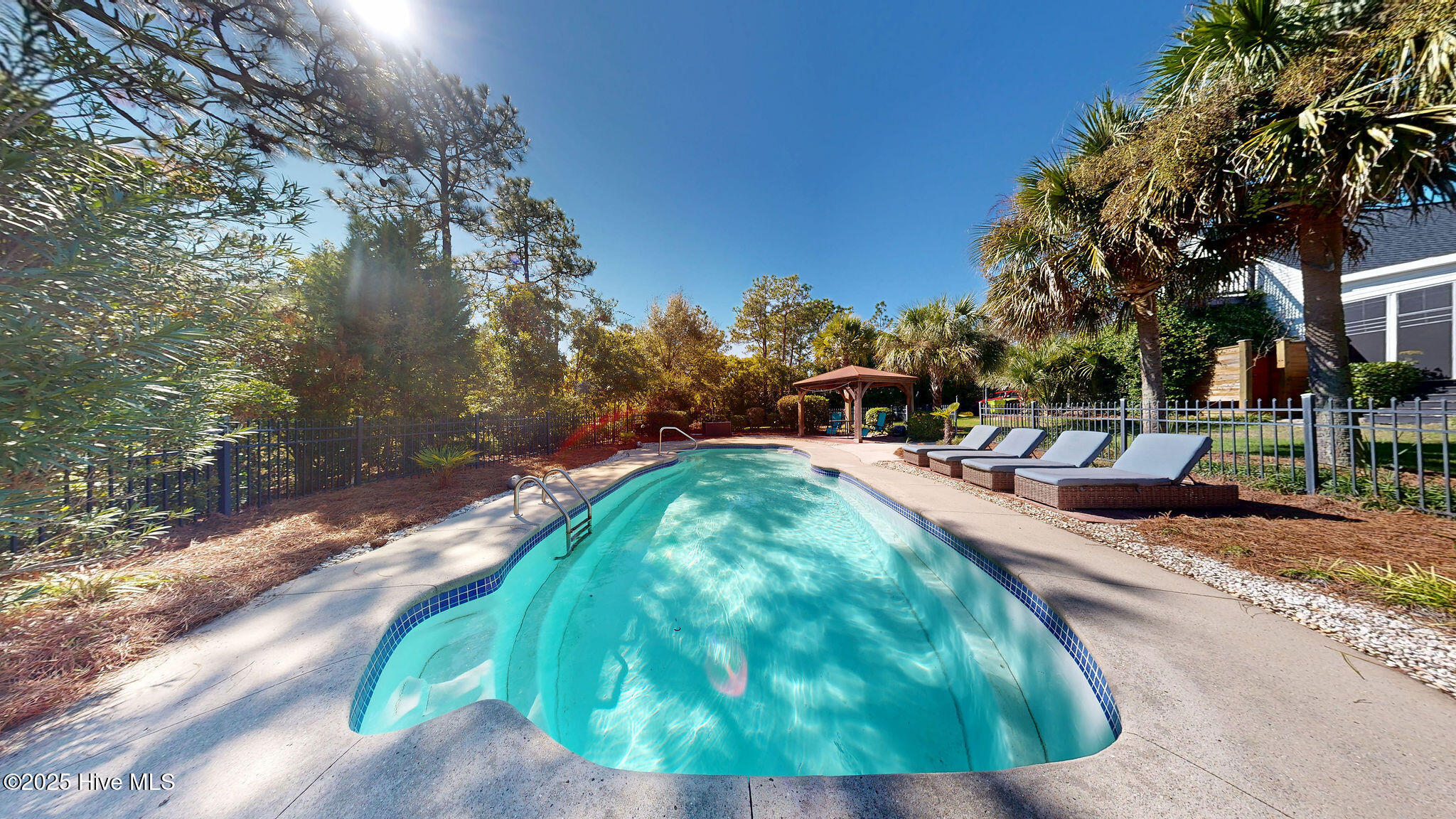 100539157 | Photo 25