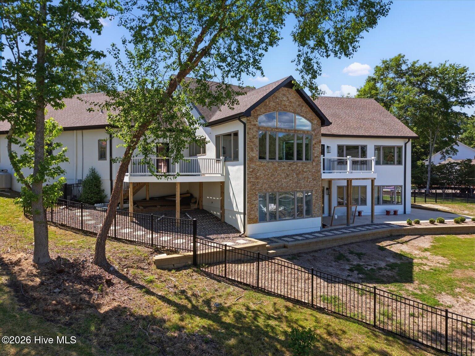 100569224 | Photo 44