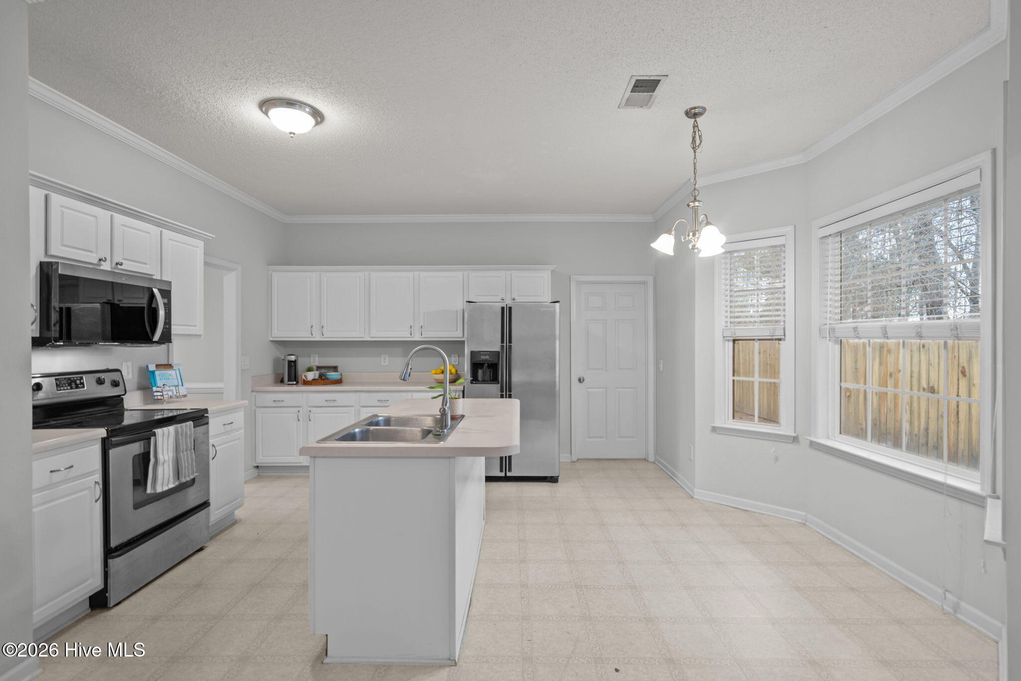 100558076 | Photo 11