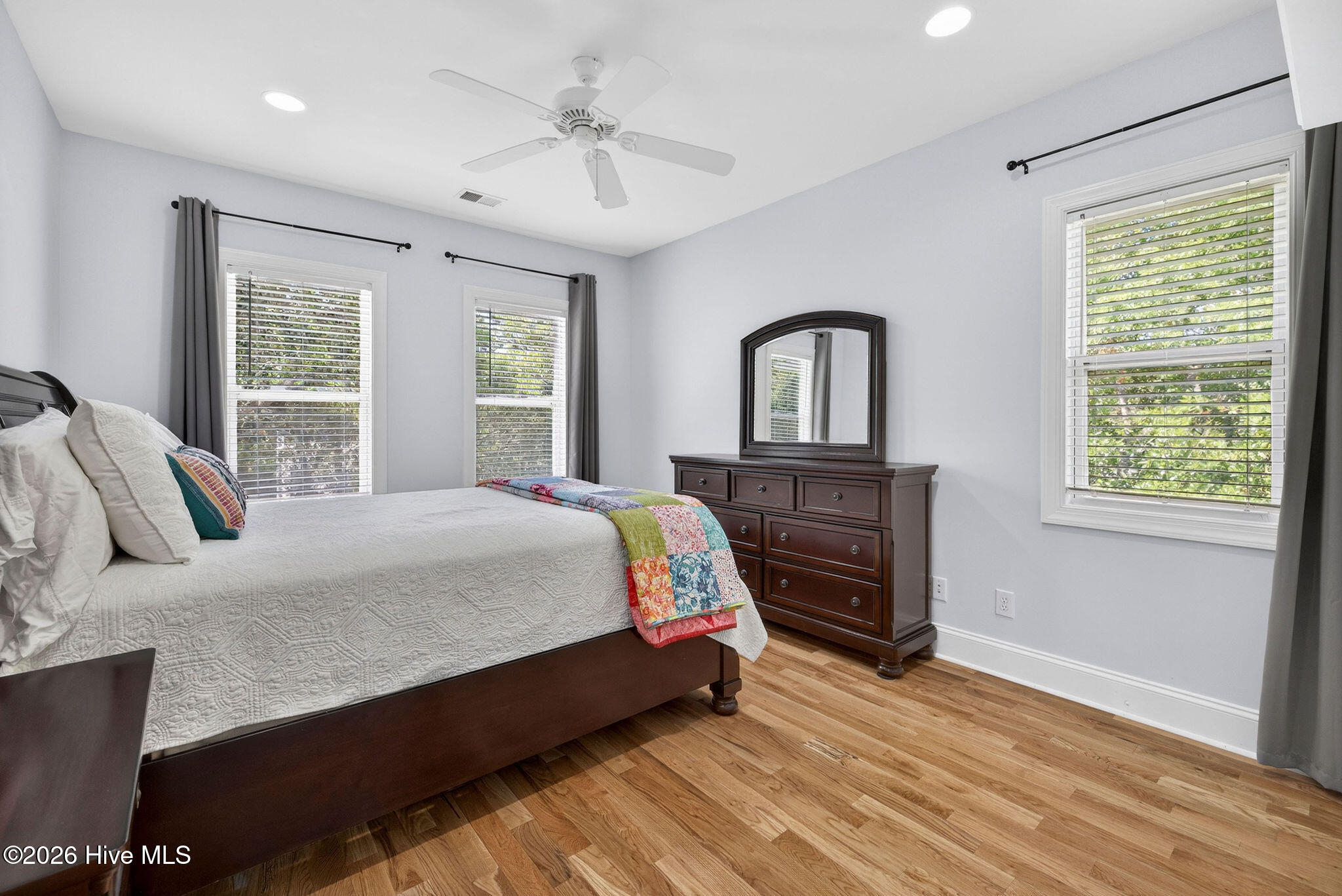 100570117 | Photo 33