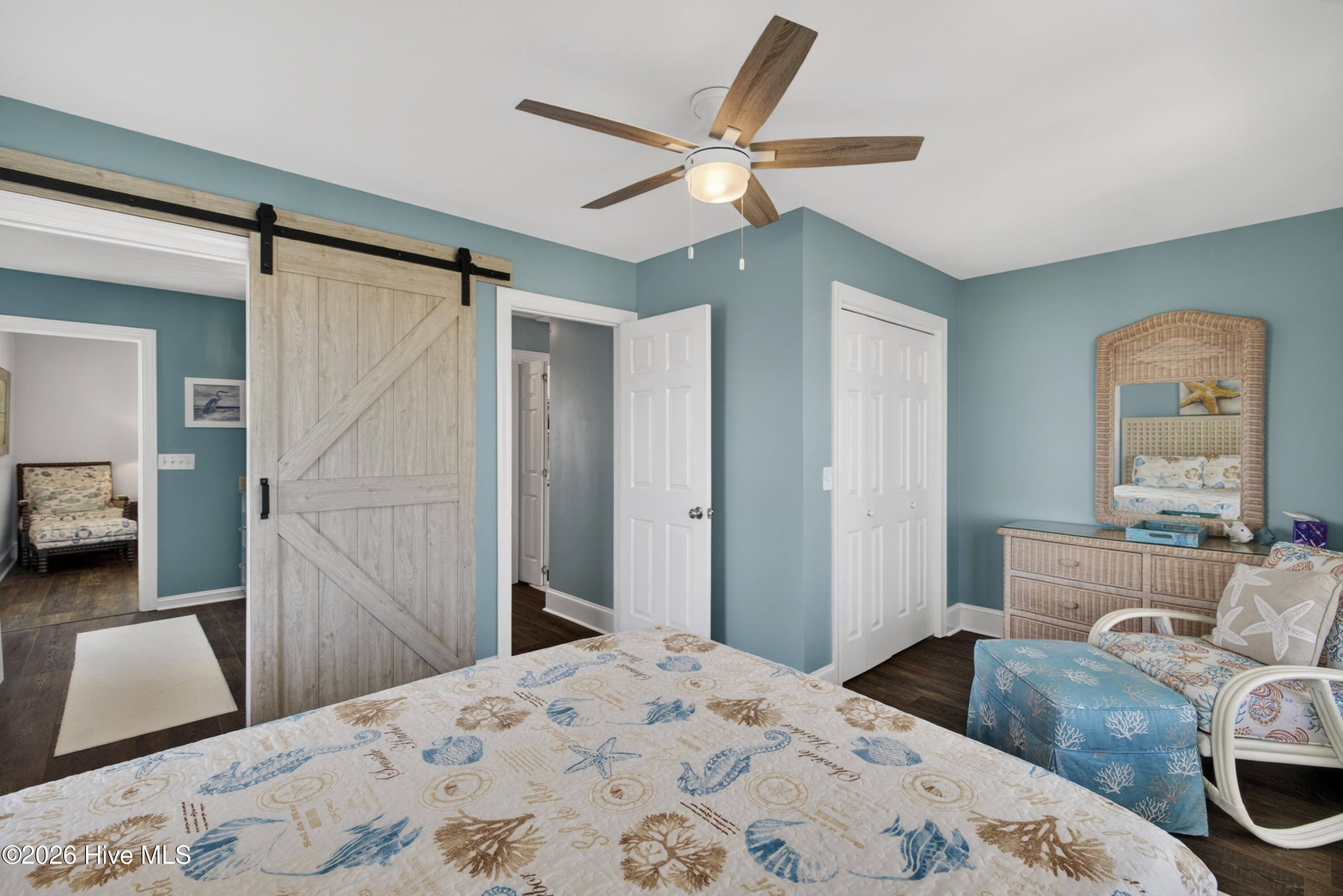 100568247 | Photo 24