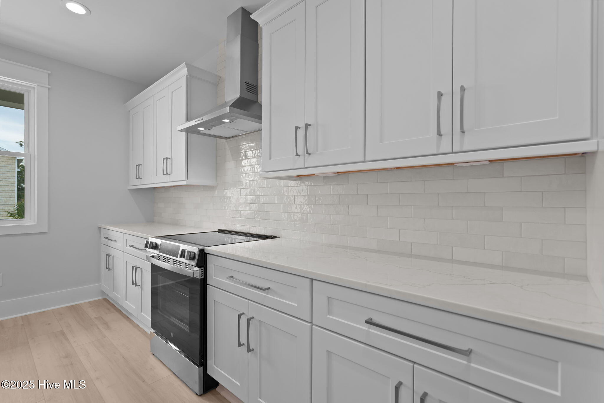 100537879 | Photo 13