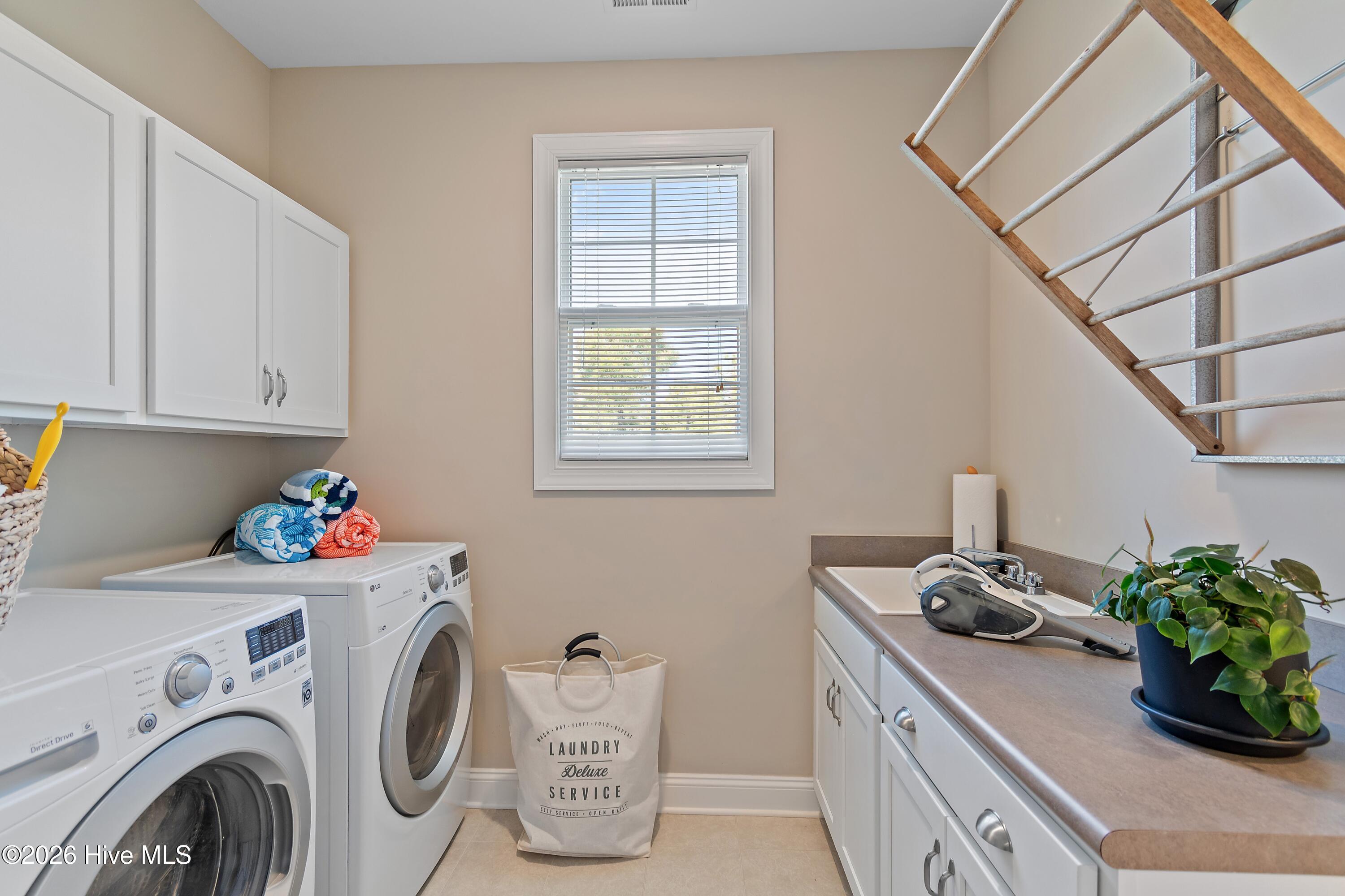 100568990 | Photo 49