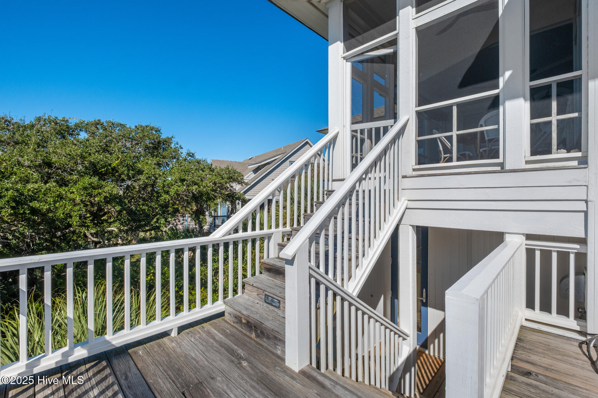 100540295 | Photo 45