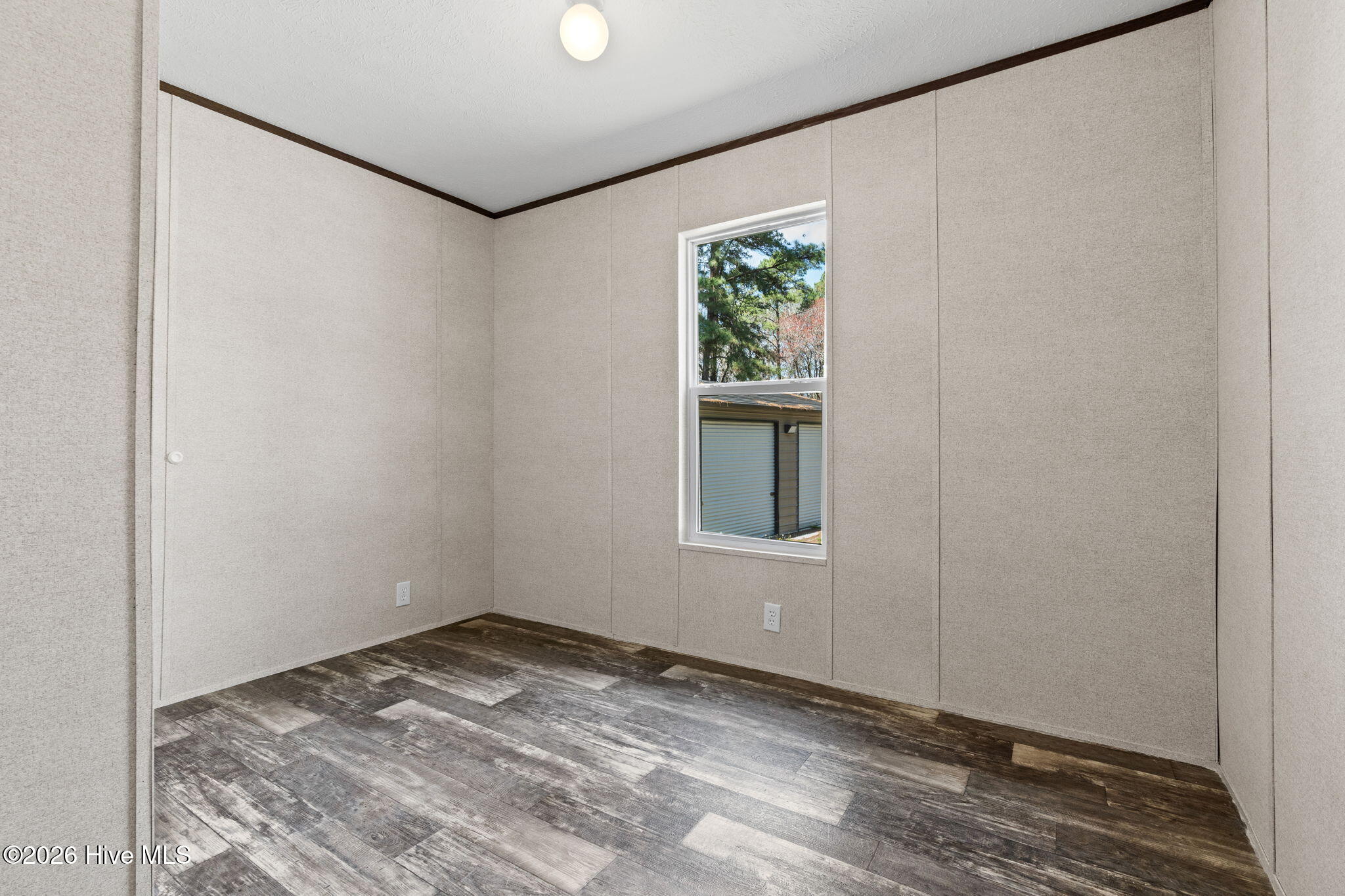 100561817 | Photo 18