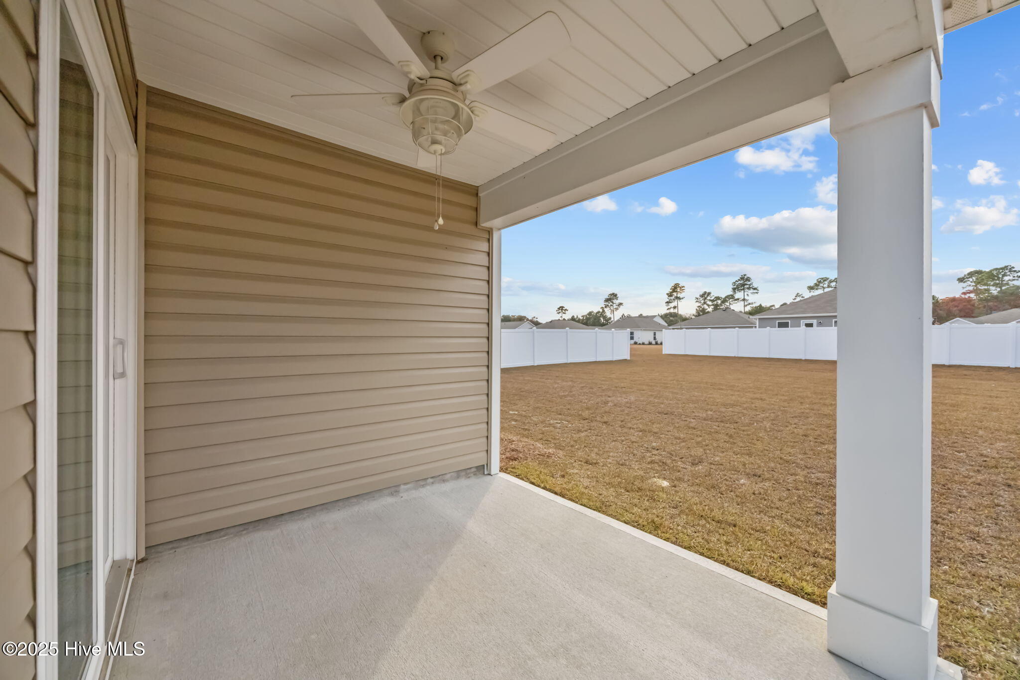 100542693 | Photo 18