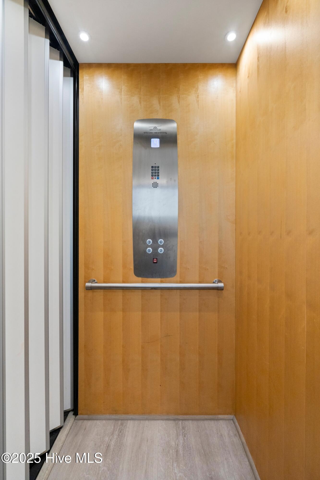 100540590 | Photo 11