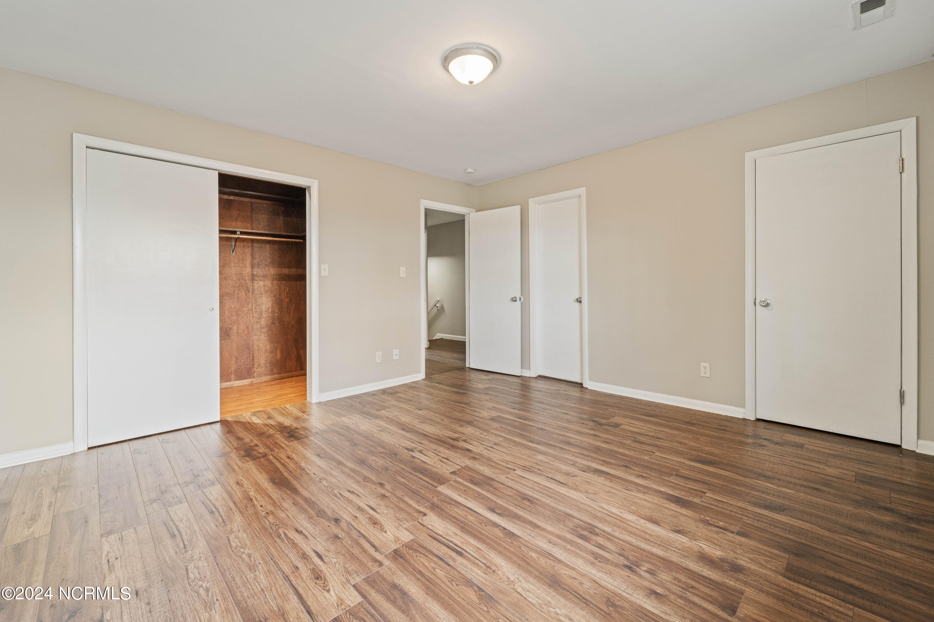 100566962 | Photo 13