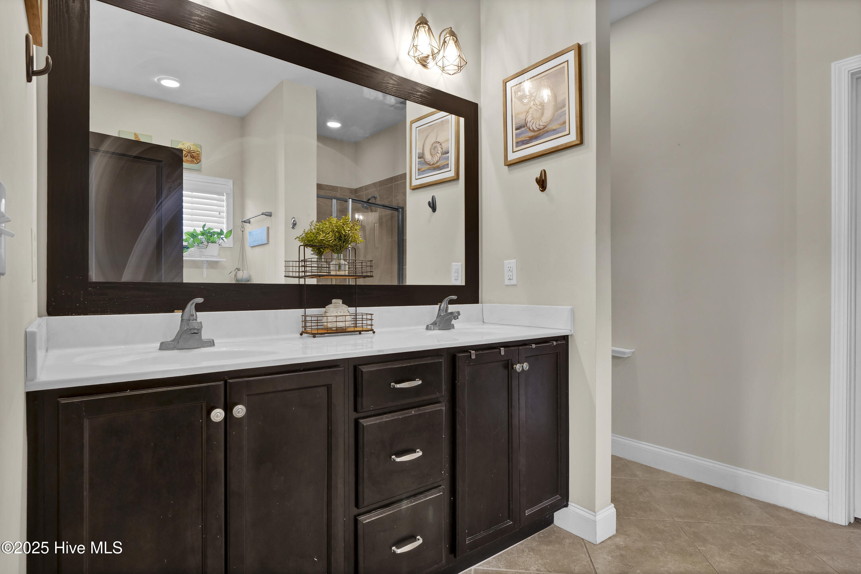 100541385 | Photo 18