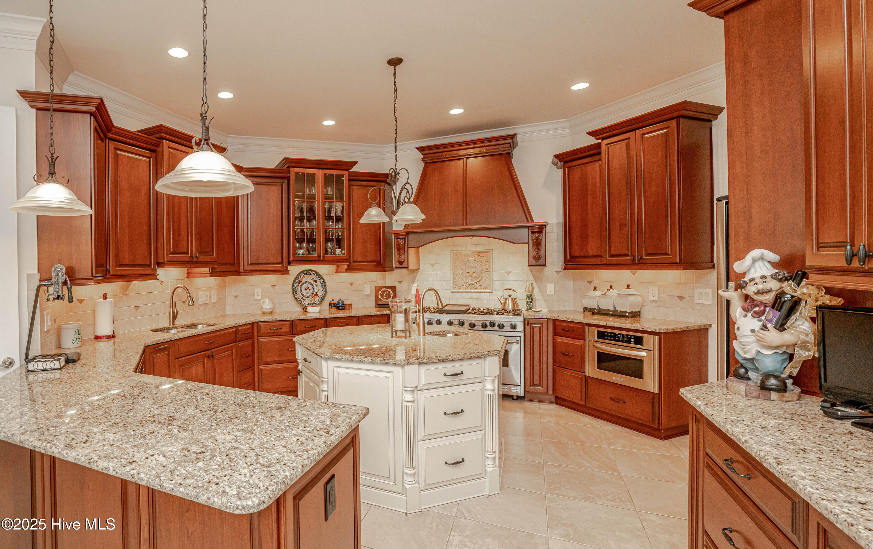 100549675 | Photo 26