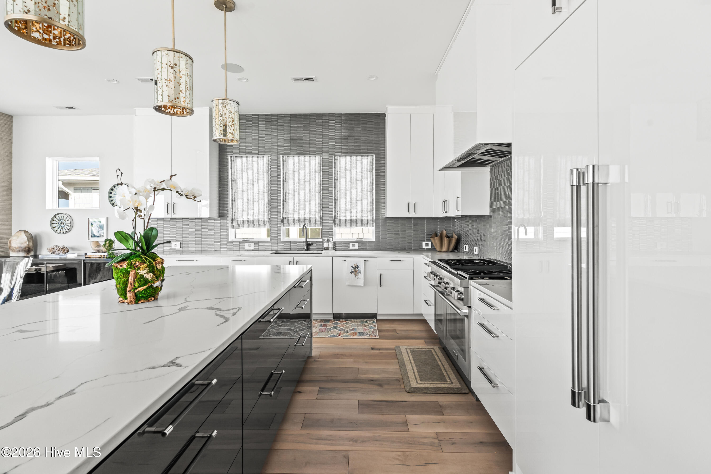 100567165 | Photo 24