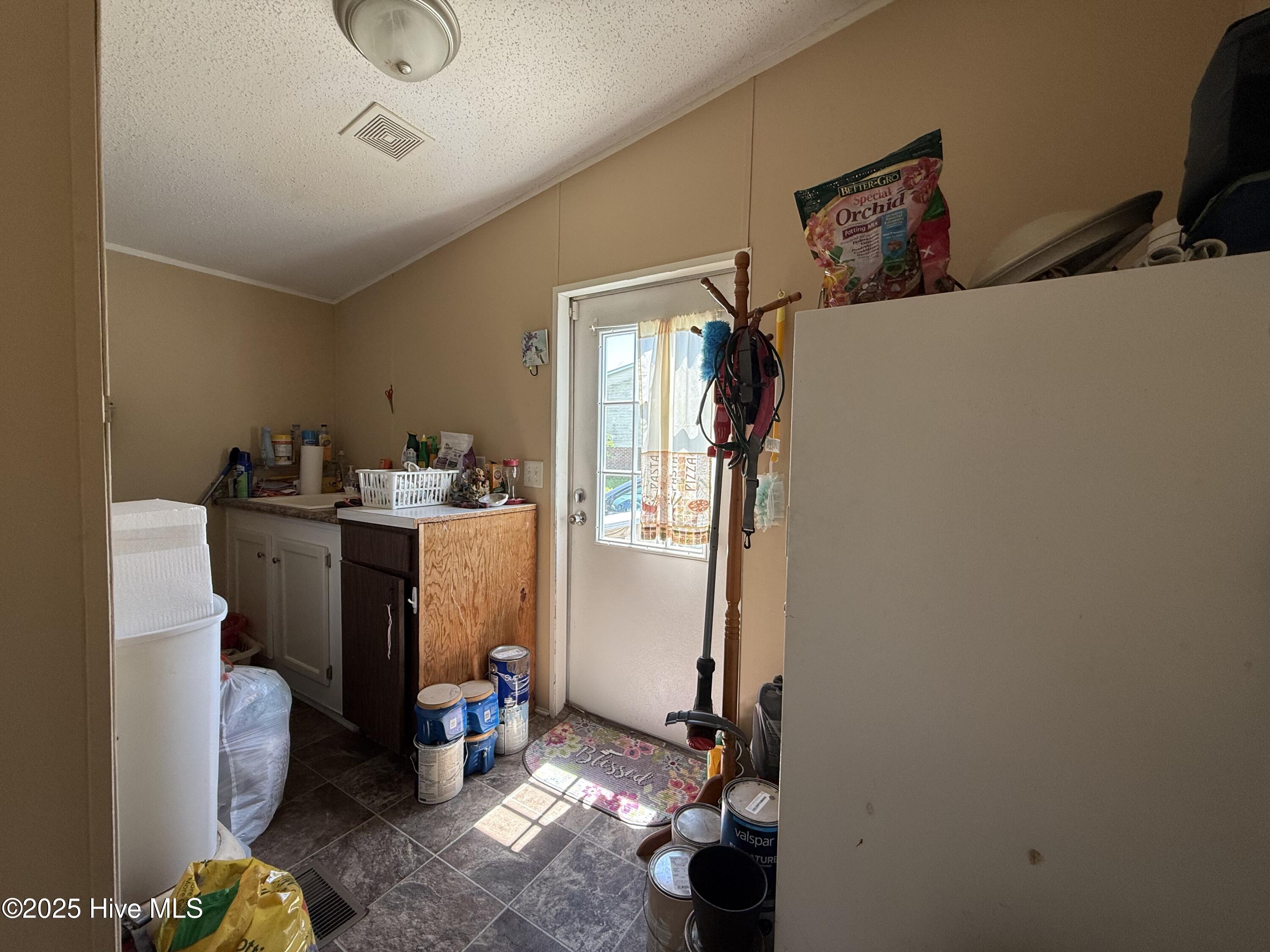 100502105 | Photo 56