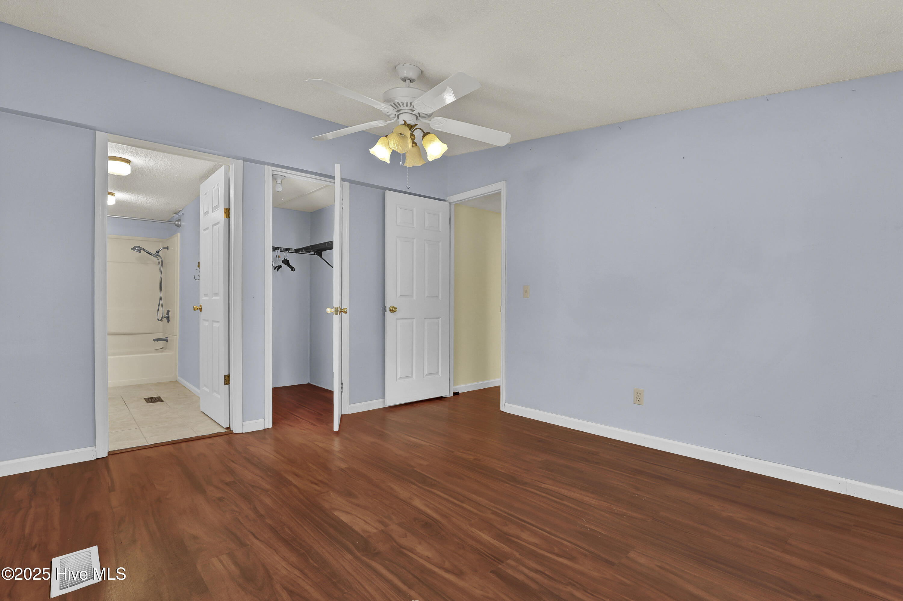 100531517 | Photo 28