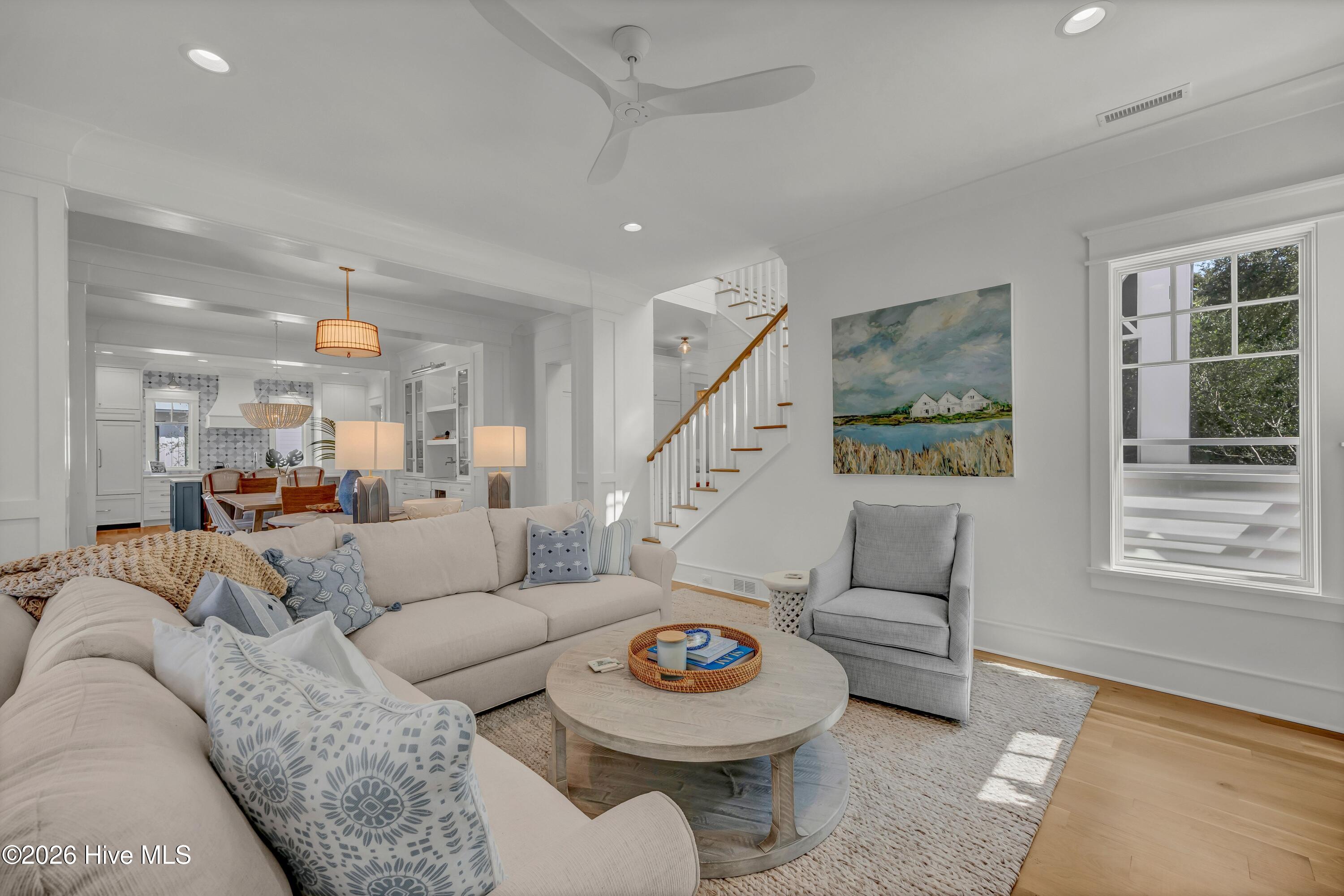 100567930 | Photo 10