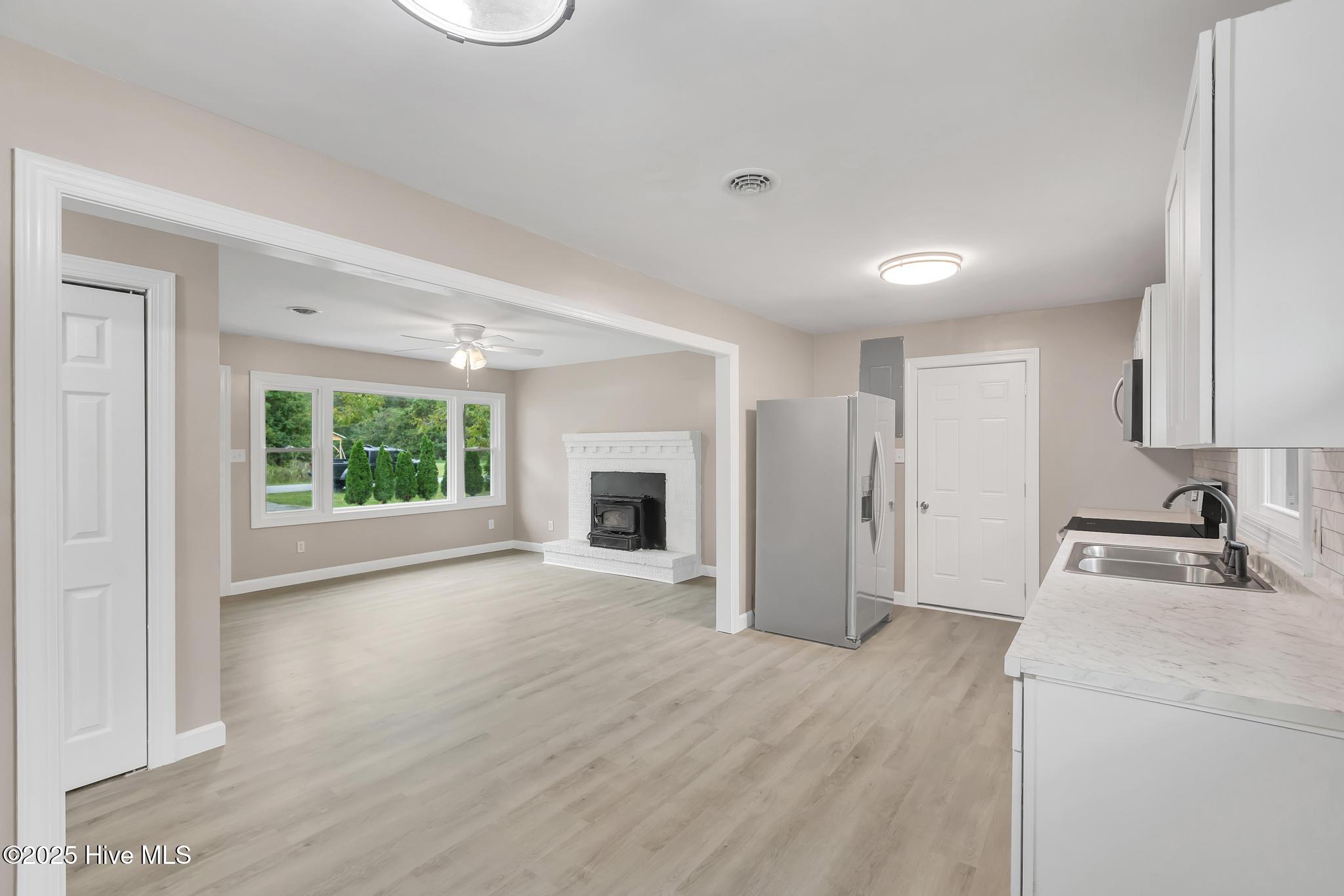 100535695 | Photo 13