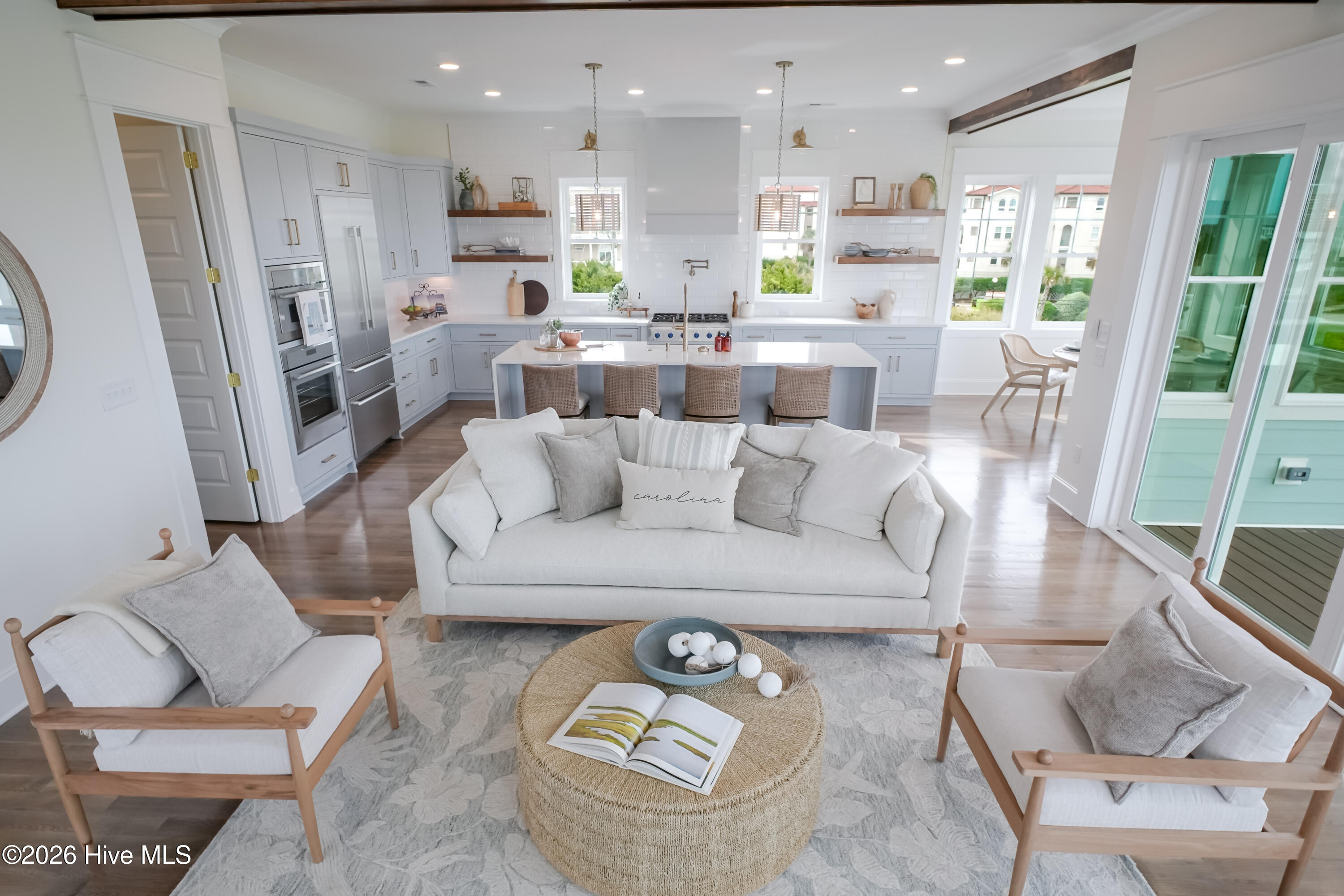 100516070 | Photo 36