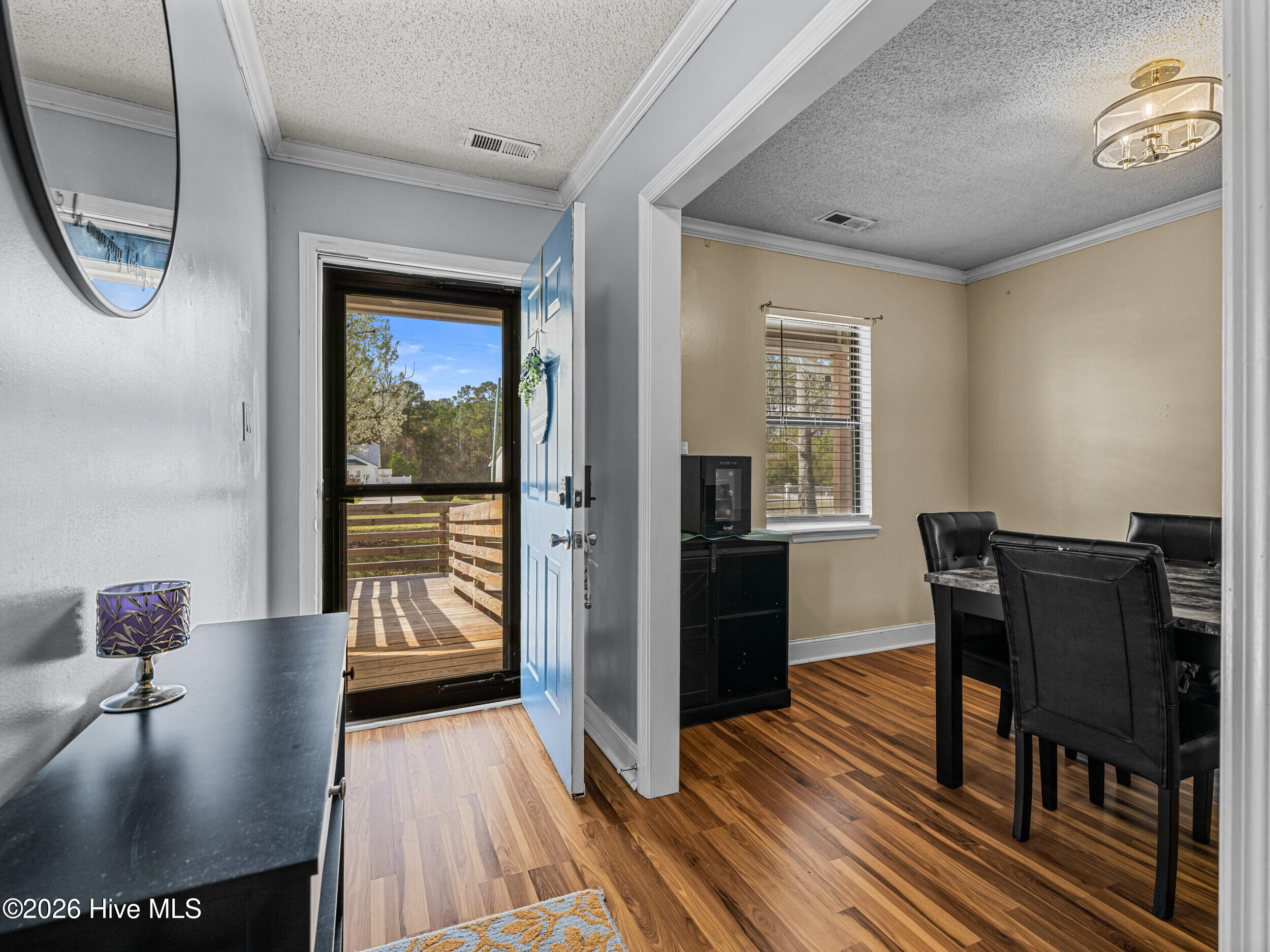 100561480 | Photo 11