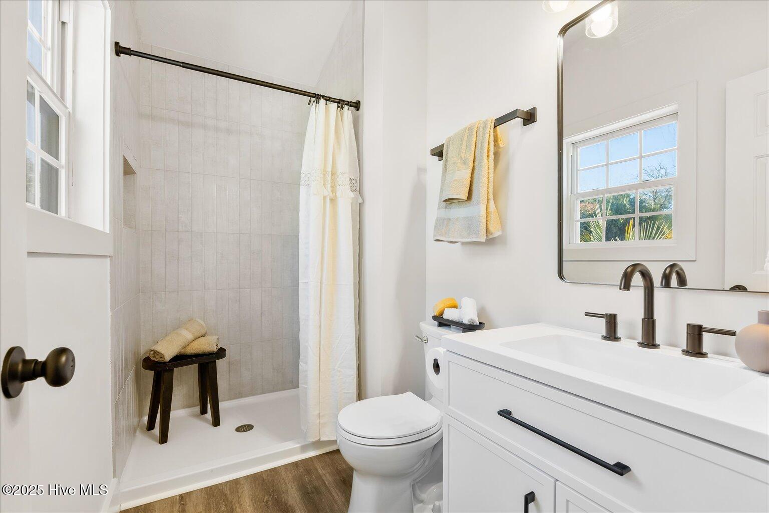 100554102 | Photo 24