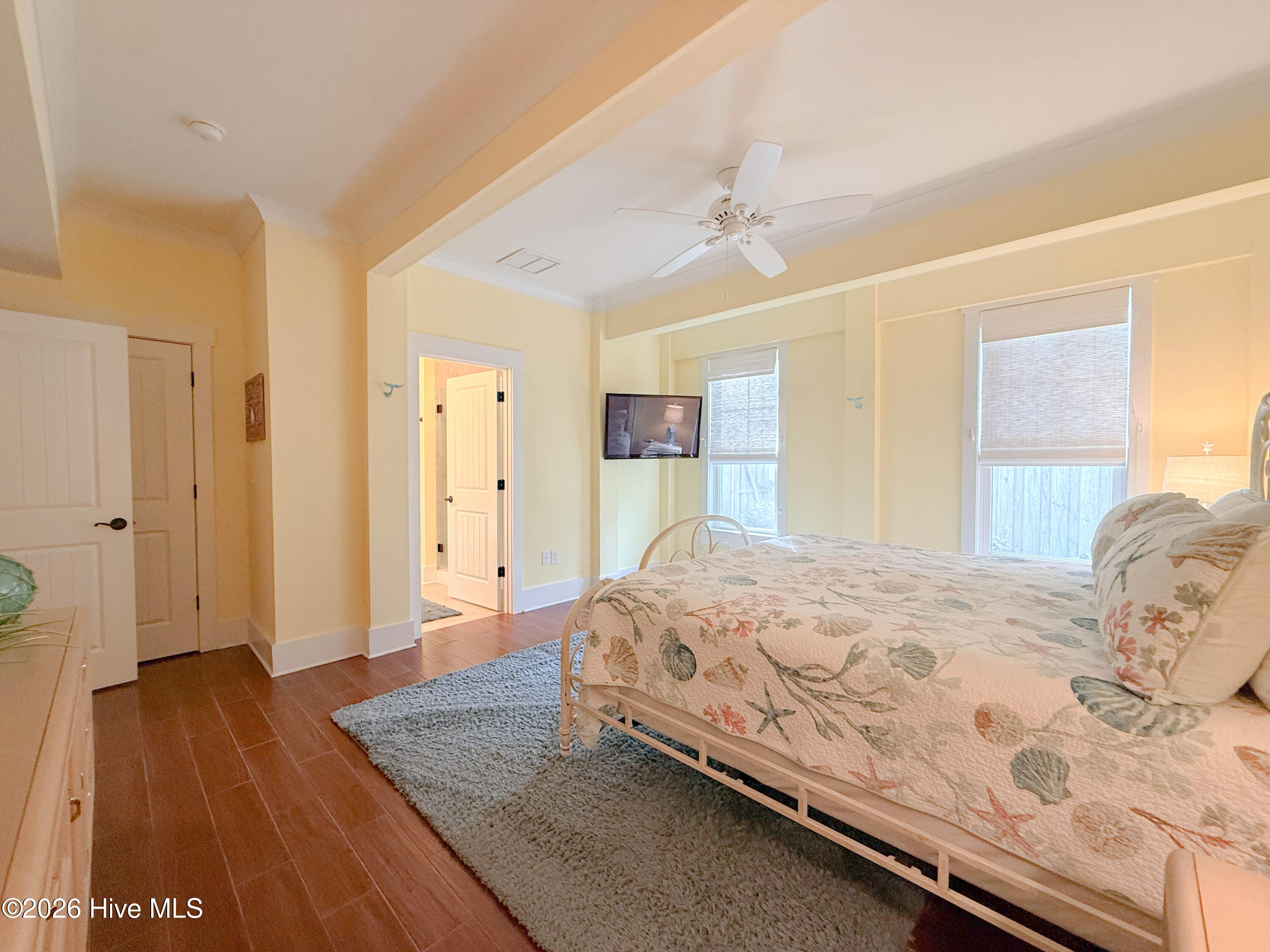 100548622 | Photo 57