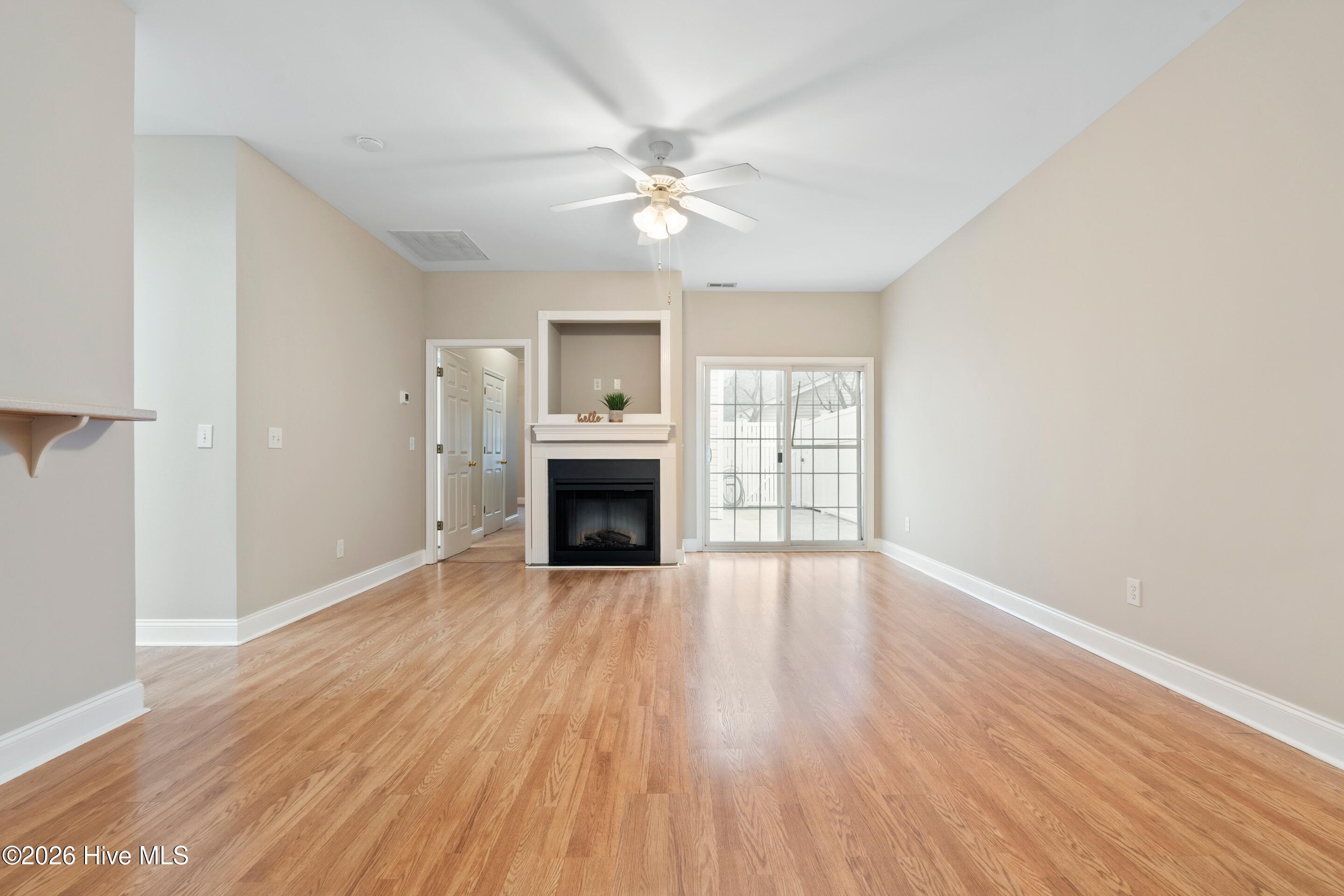 100549608 | Photo 27