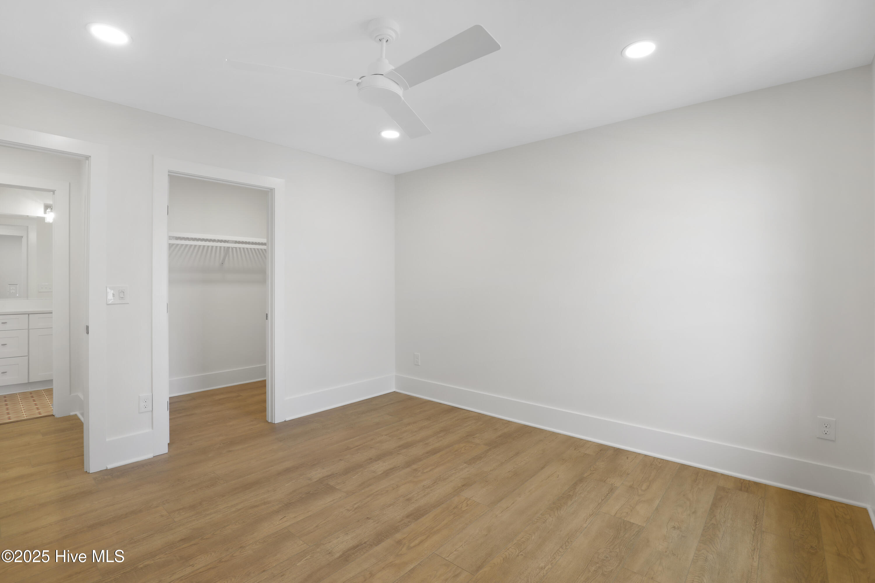 100556195 | Photo 14