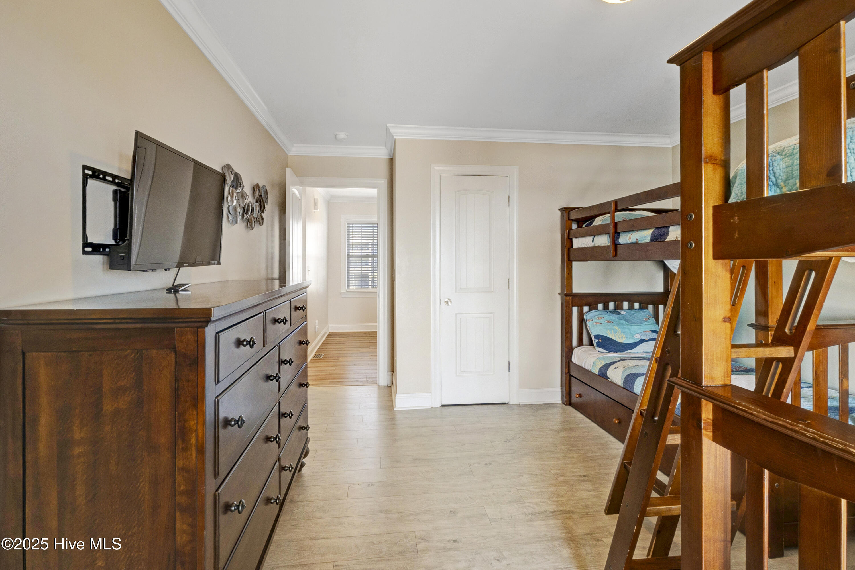 100557333 | Photo 33