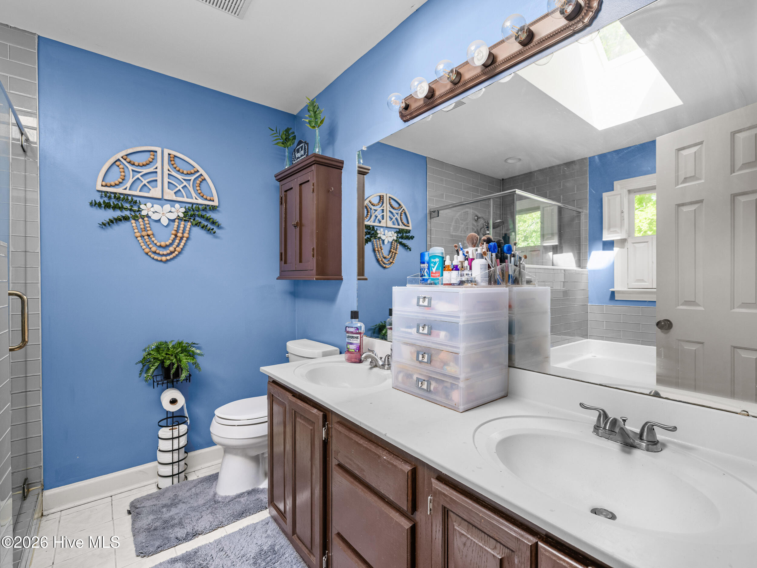 100570486 | Photo 43