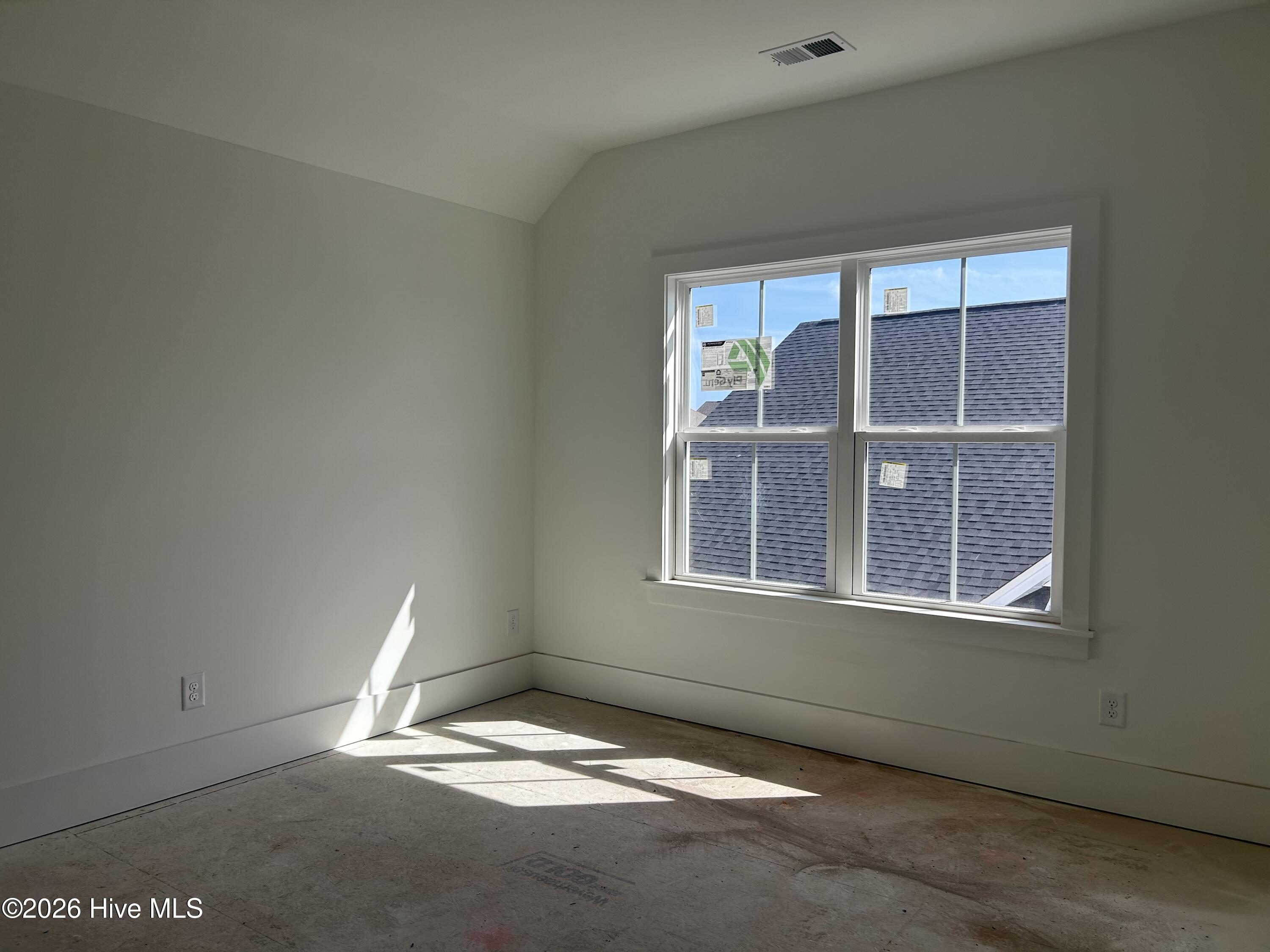 100558374 | Photo 14