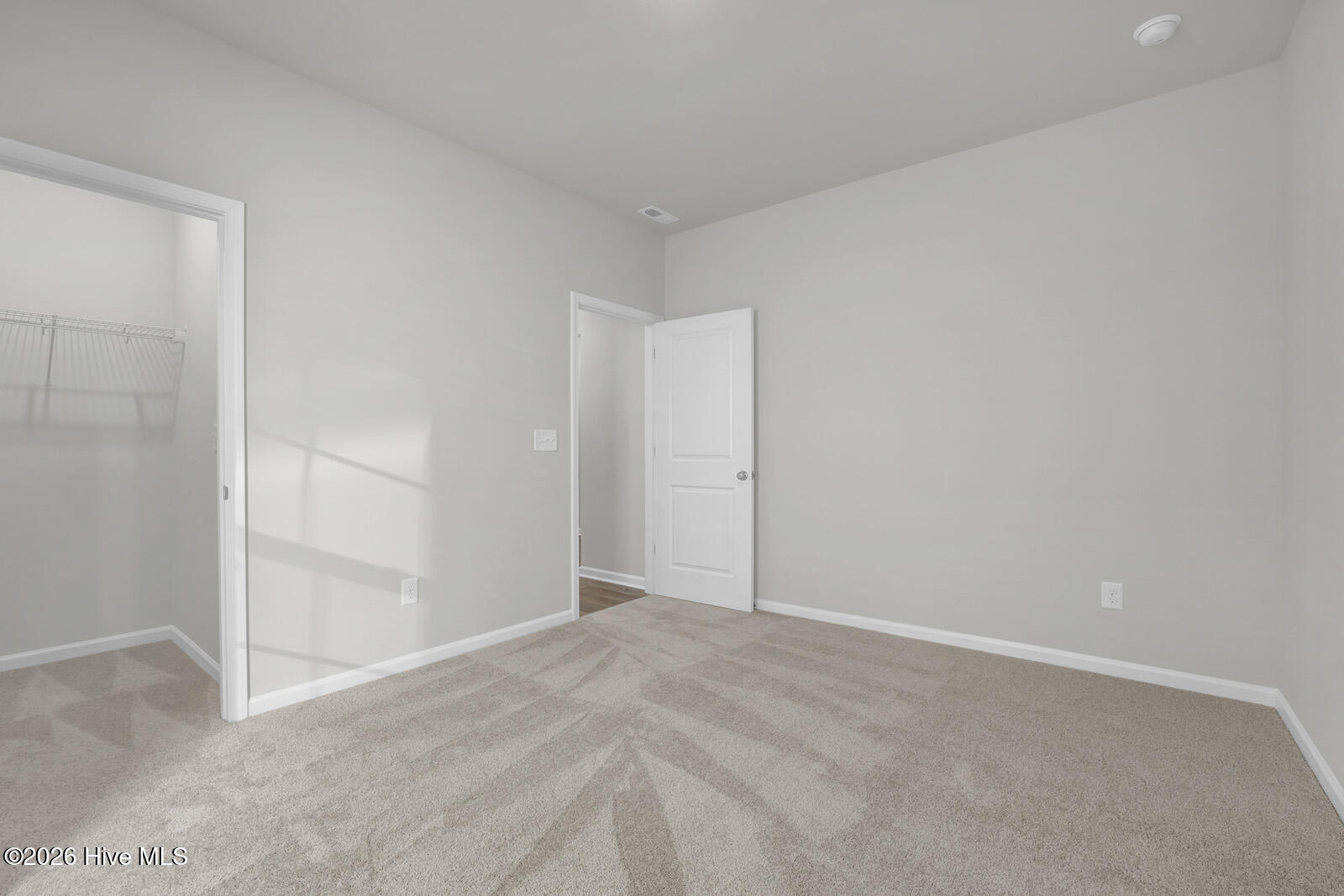 100550125 | Photo 25