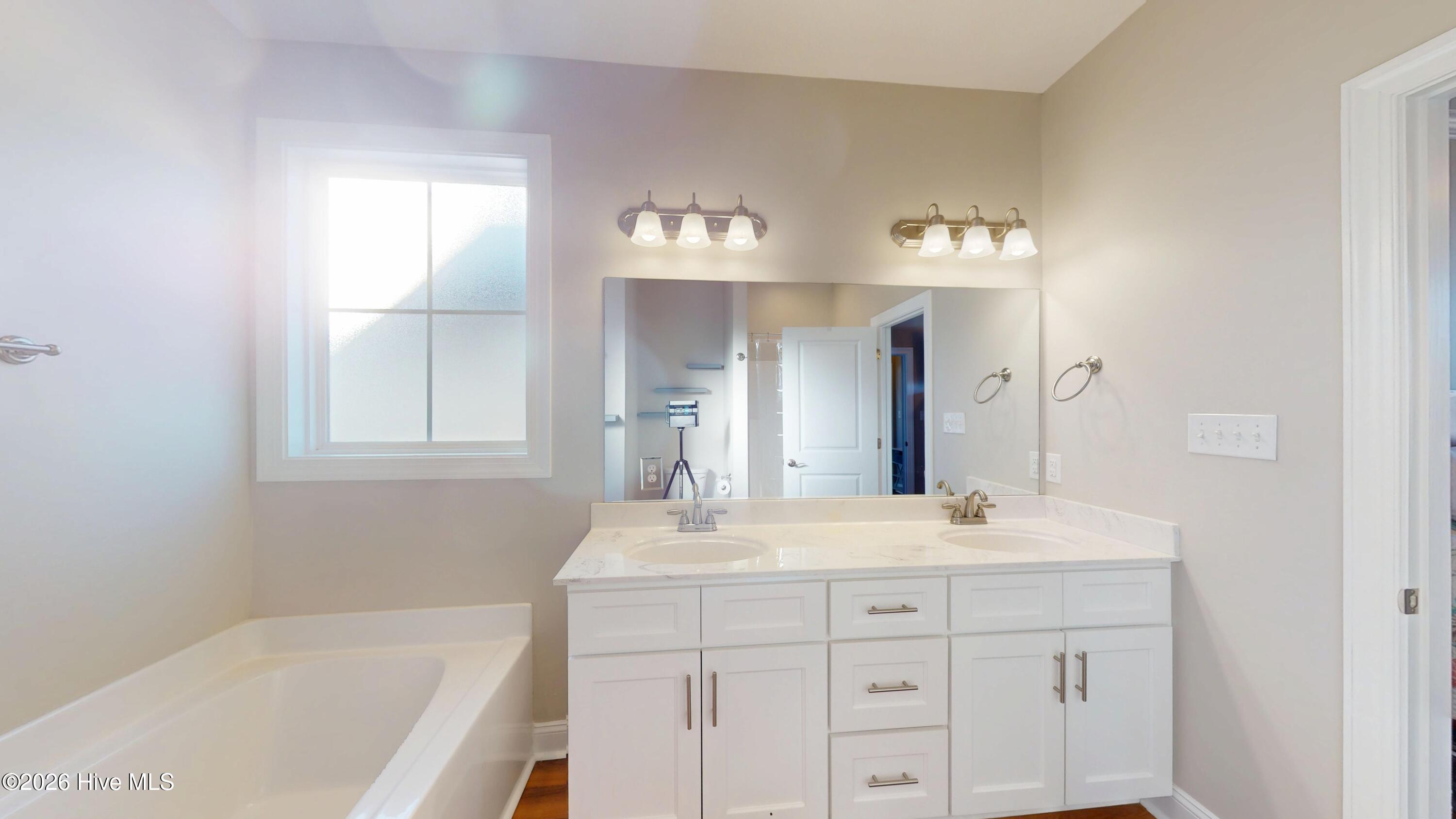 100547102 | Photo 38