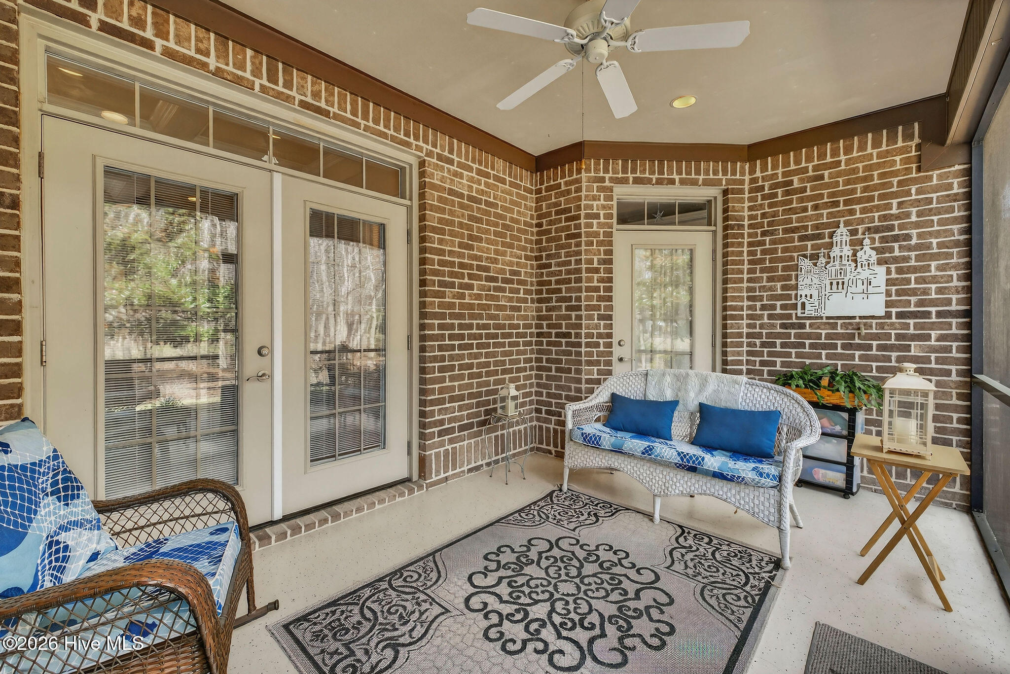 100560039 | Photo 33